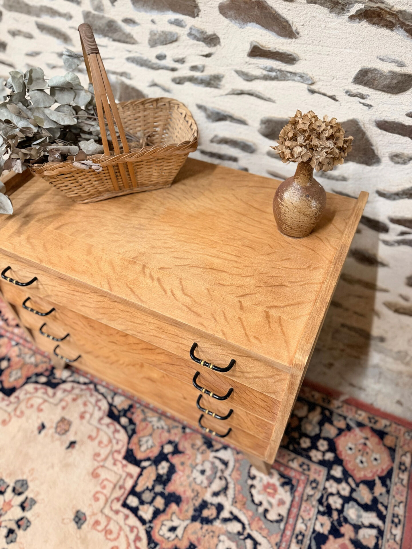 Pretty low chest of drawers from the 50s and 60s.