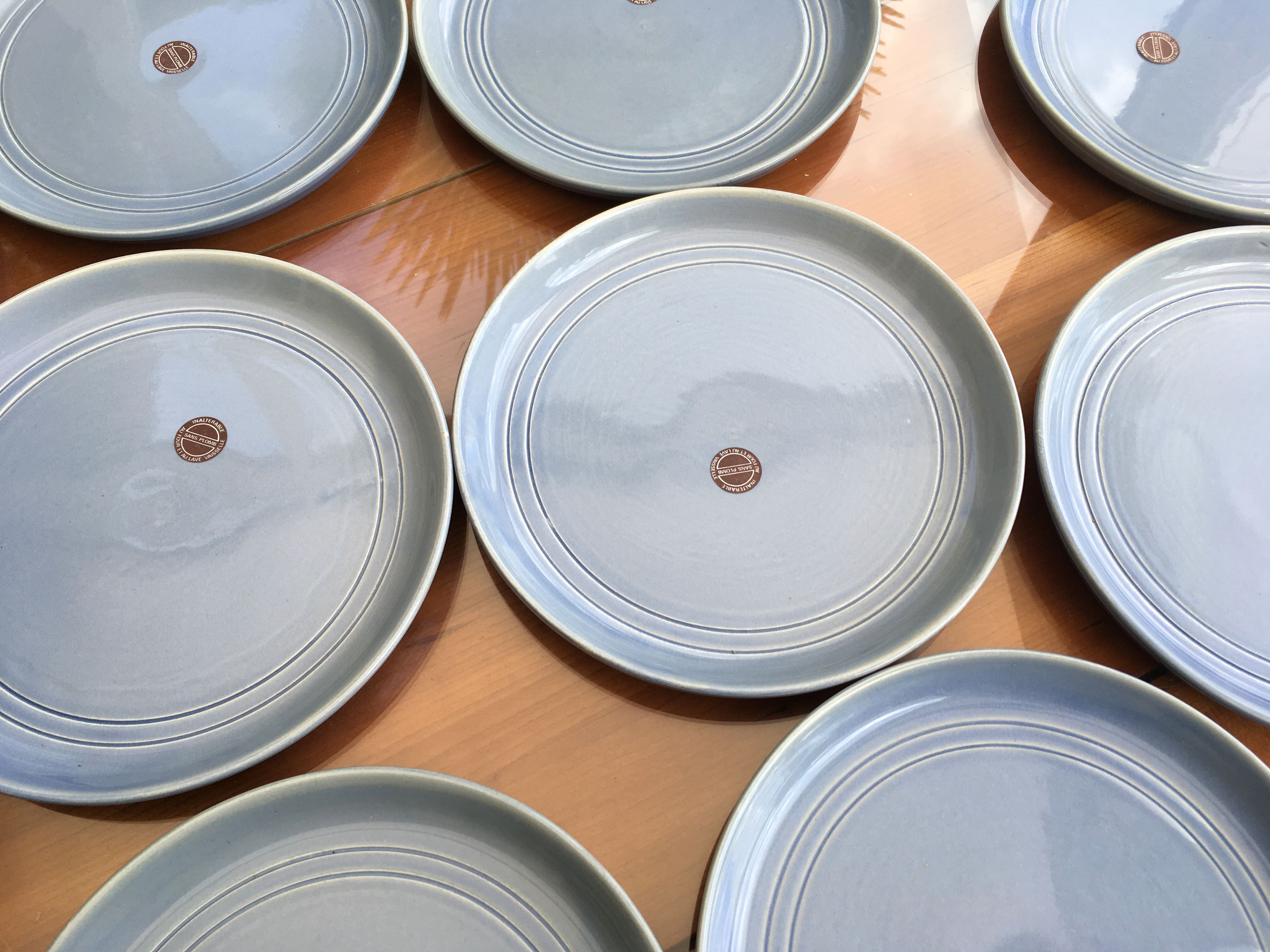 Set de 10 assiettes plates en grès bleu lavande