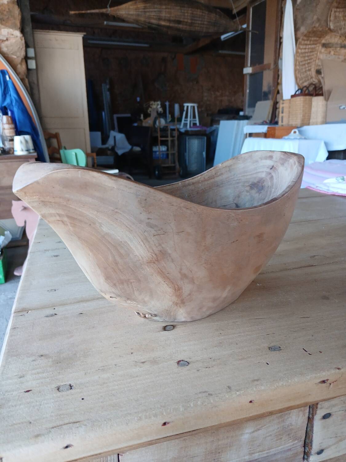 Solid wood bowl / empty pocket