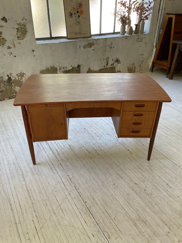 Scandinavian "boomerang" two-sided teak desk Midtjydsk Mobelfabrilk