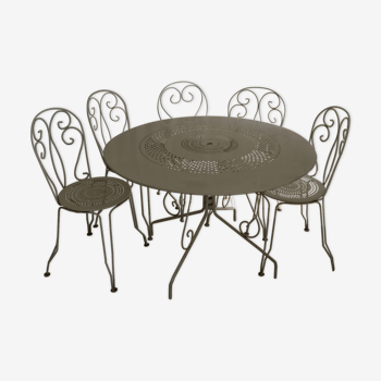 Table et chaises Fermob modèle Montmartre
