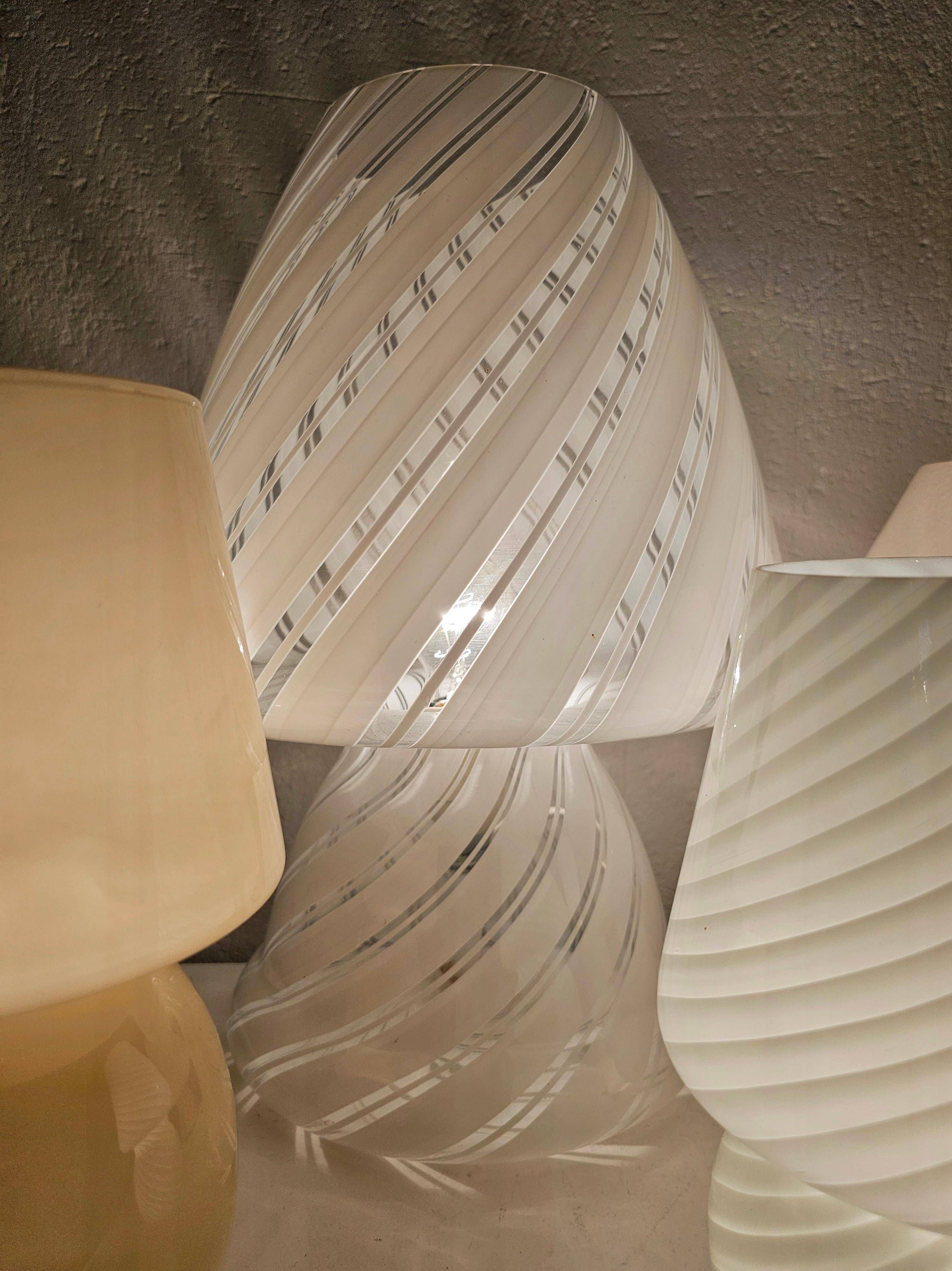 Set of 5 Mid-Century Modern mushroom table lamps in Murano glass.