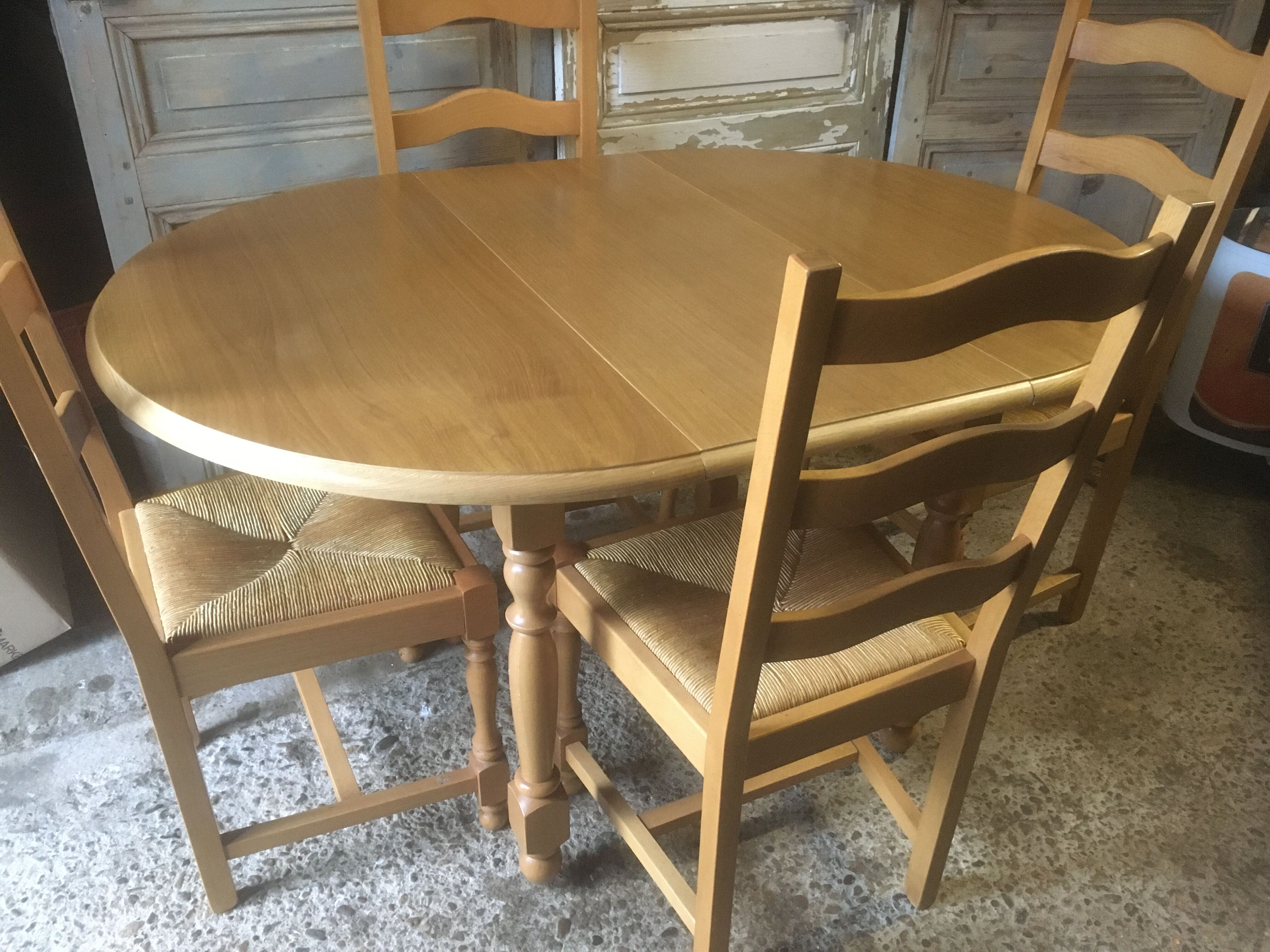 Round table & 4 rush-seated chairs in oak and beech