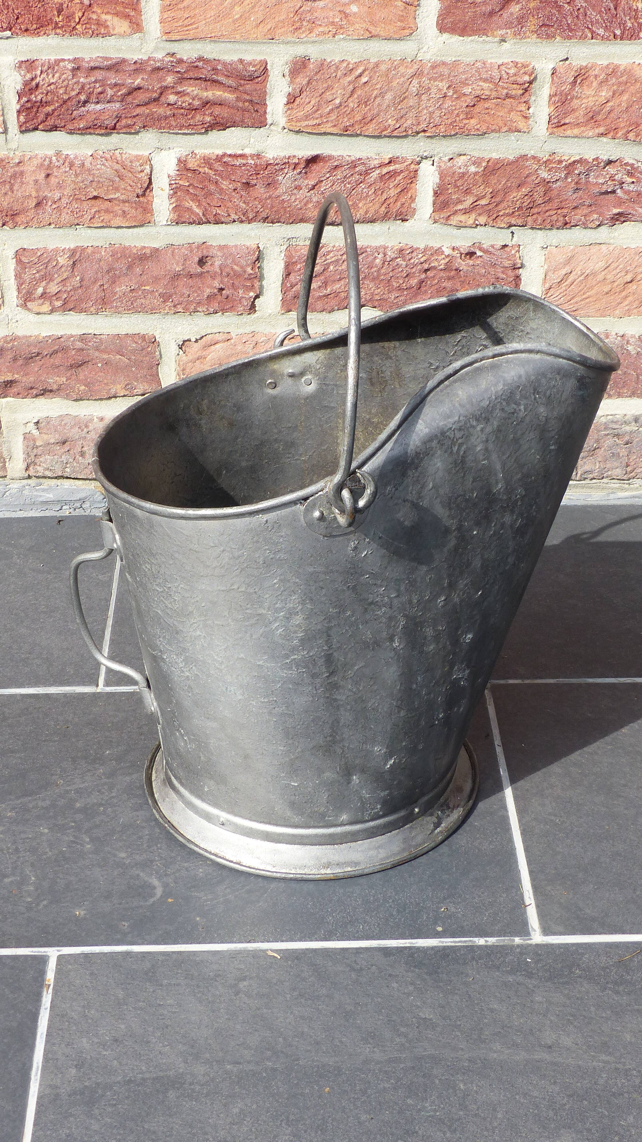 Zinc bucket