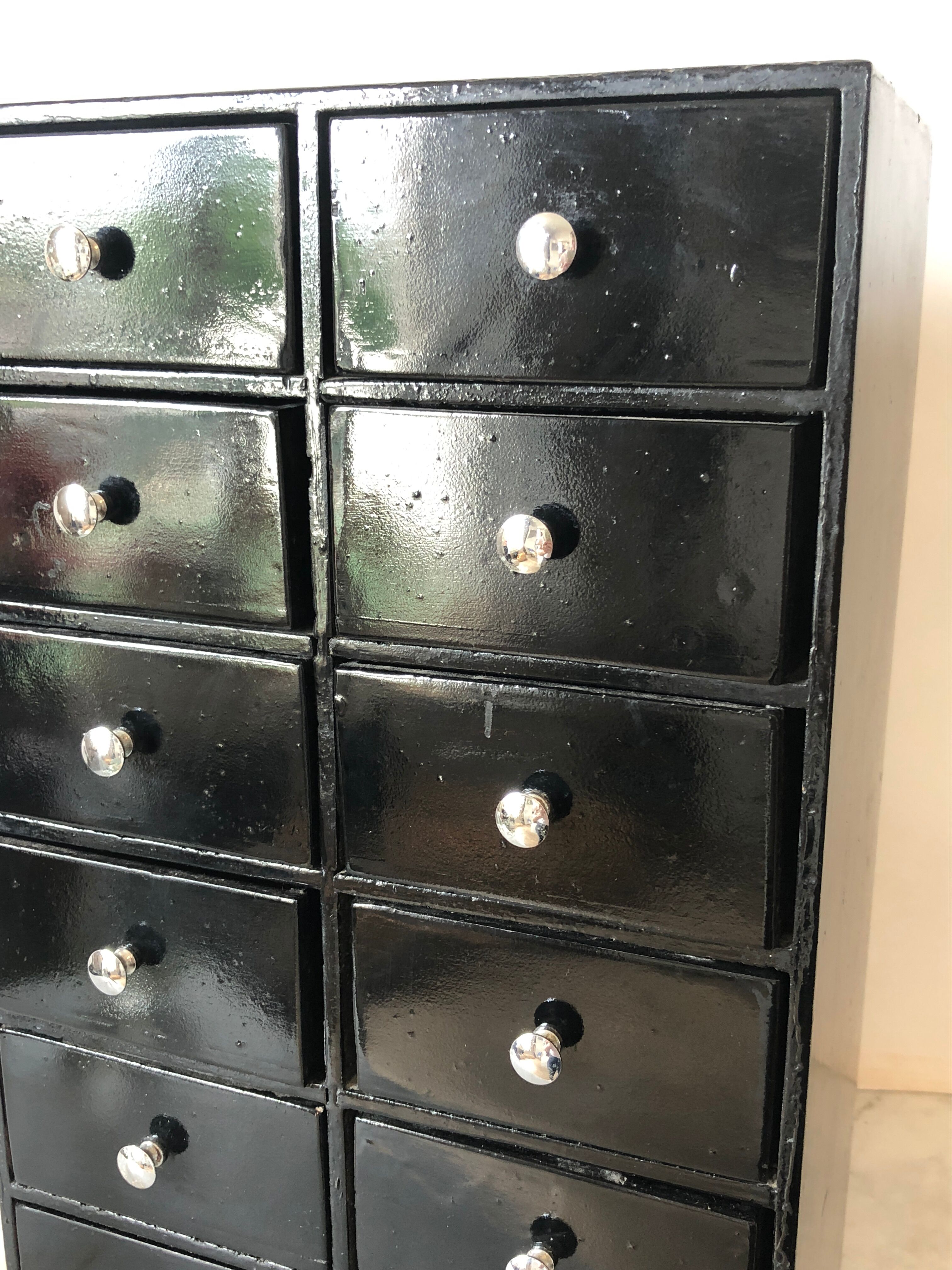 Drawer cabinet