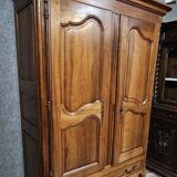 Armoire époque Louis XV en noyer massif époque XVIIIeme