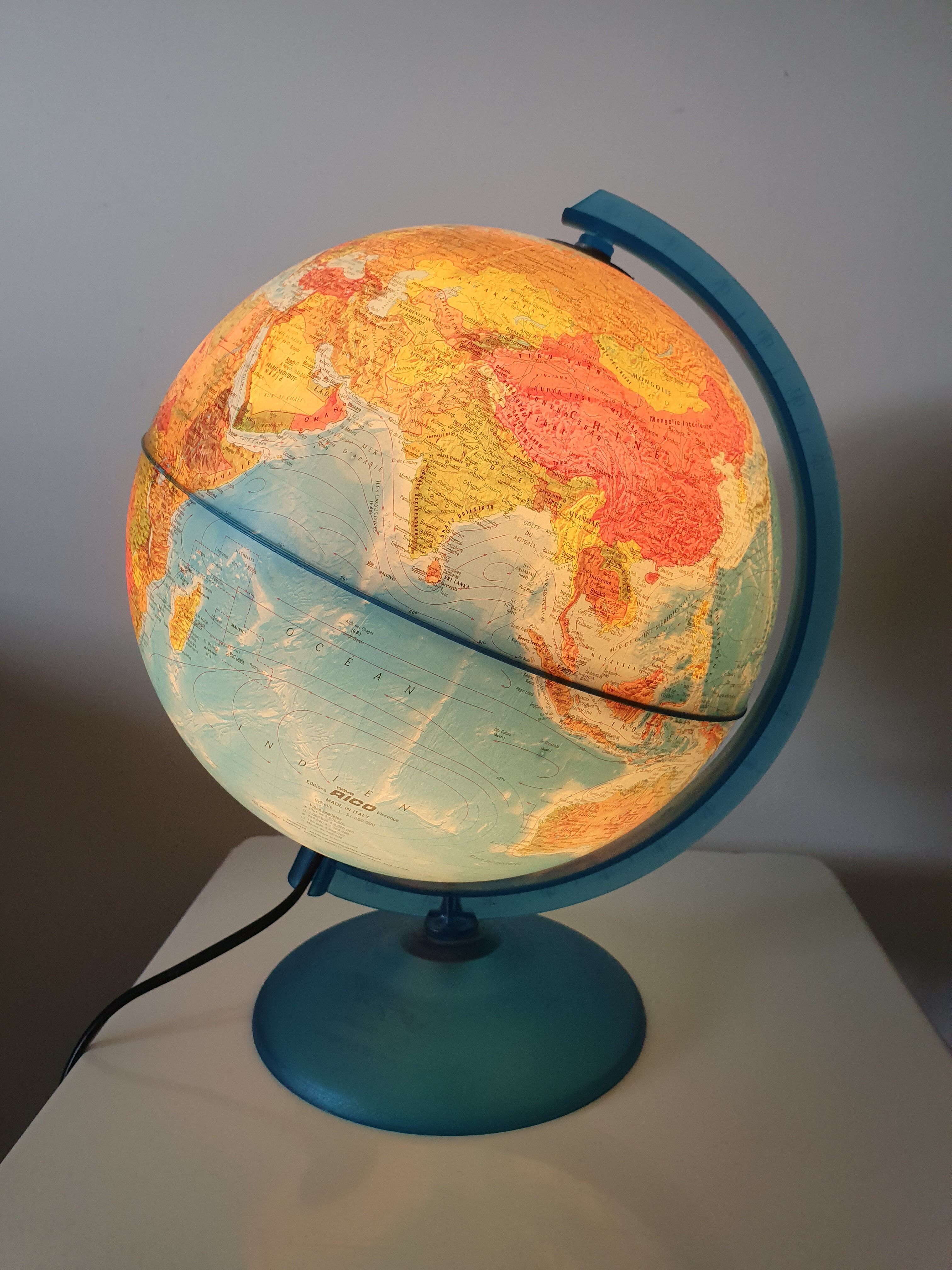 Rico bright earth globe