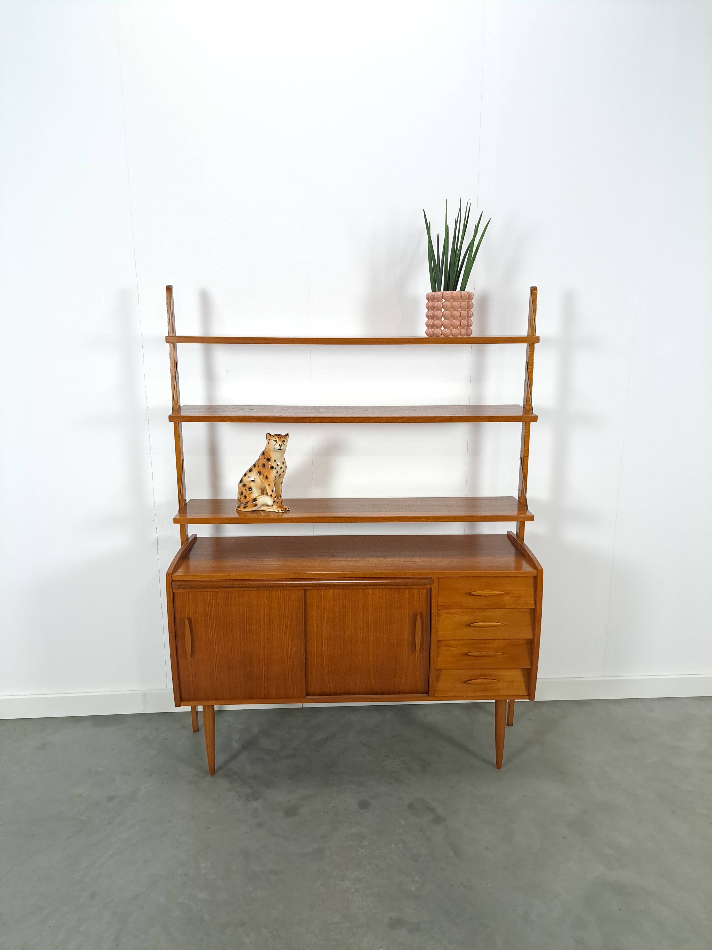 Meuble mural scandinave en teck avec étagères, tiroir et bureau