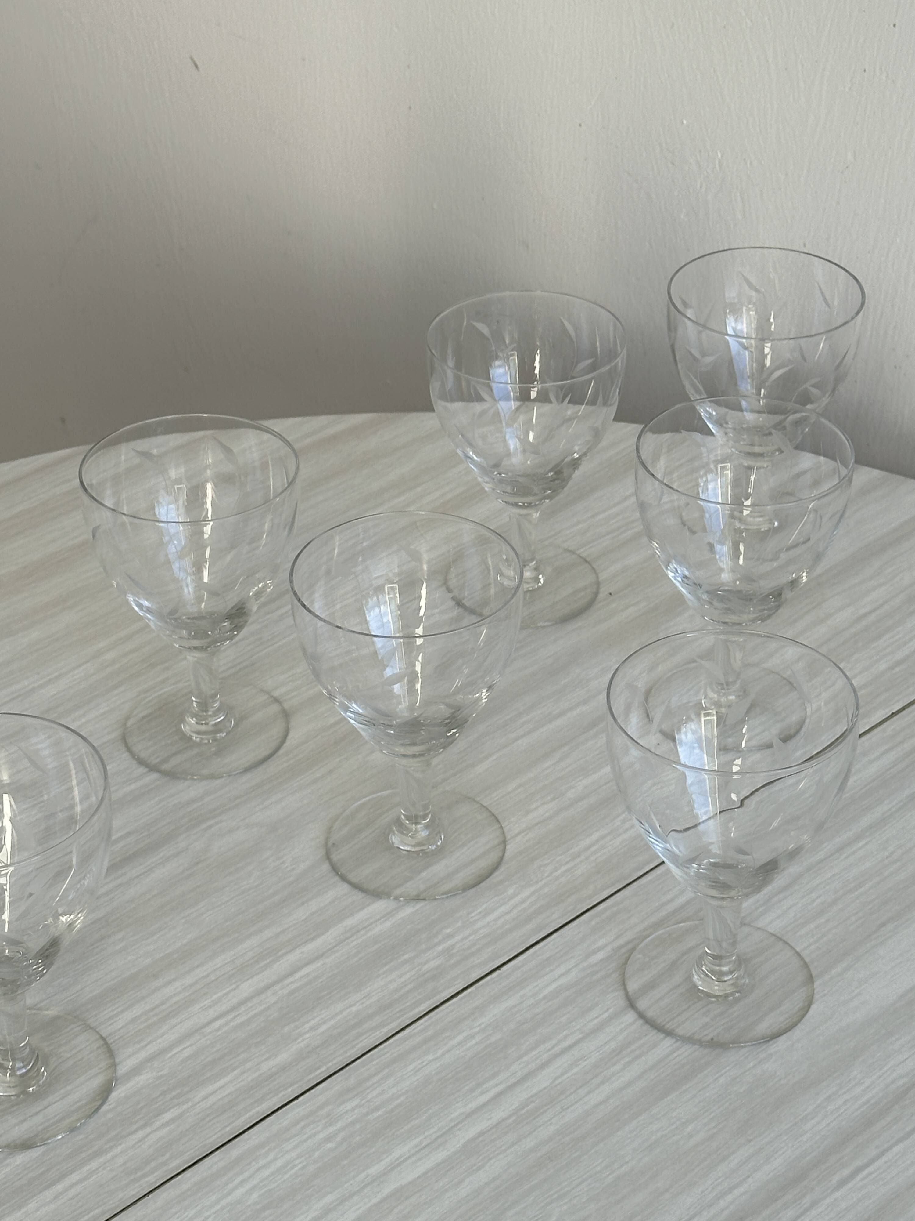 8 verres à vin blanc en cristal ciselé