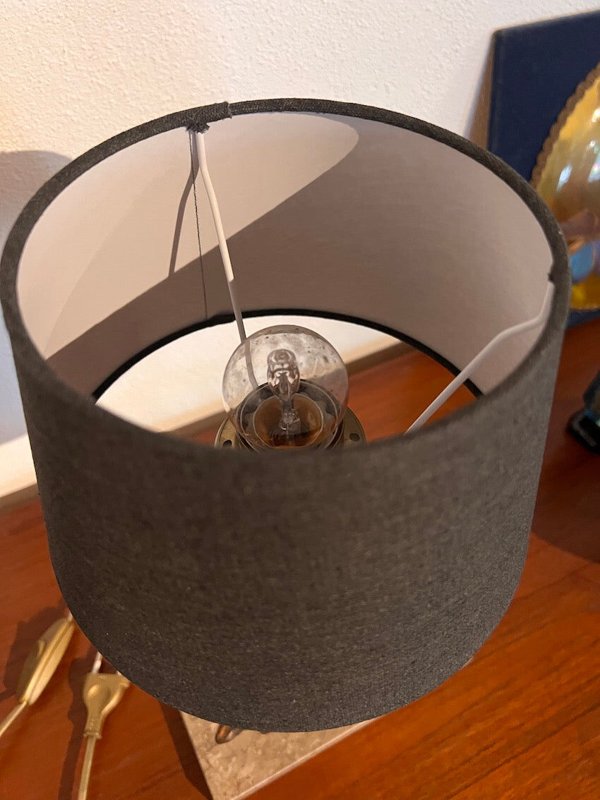 Vintage bronze hunting dog table lamp, marble base and brass tube