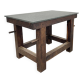 Old work island from 1930 in oak and granite.