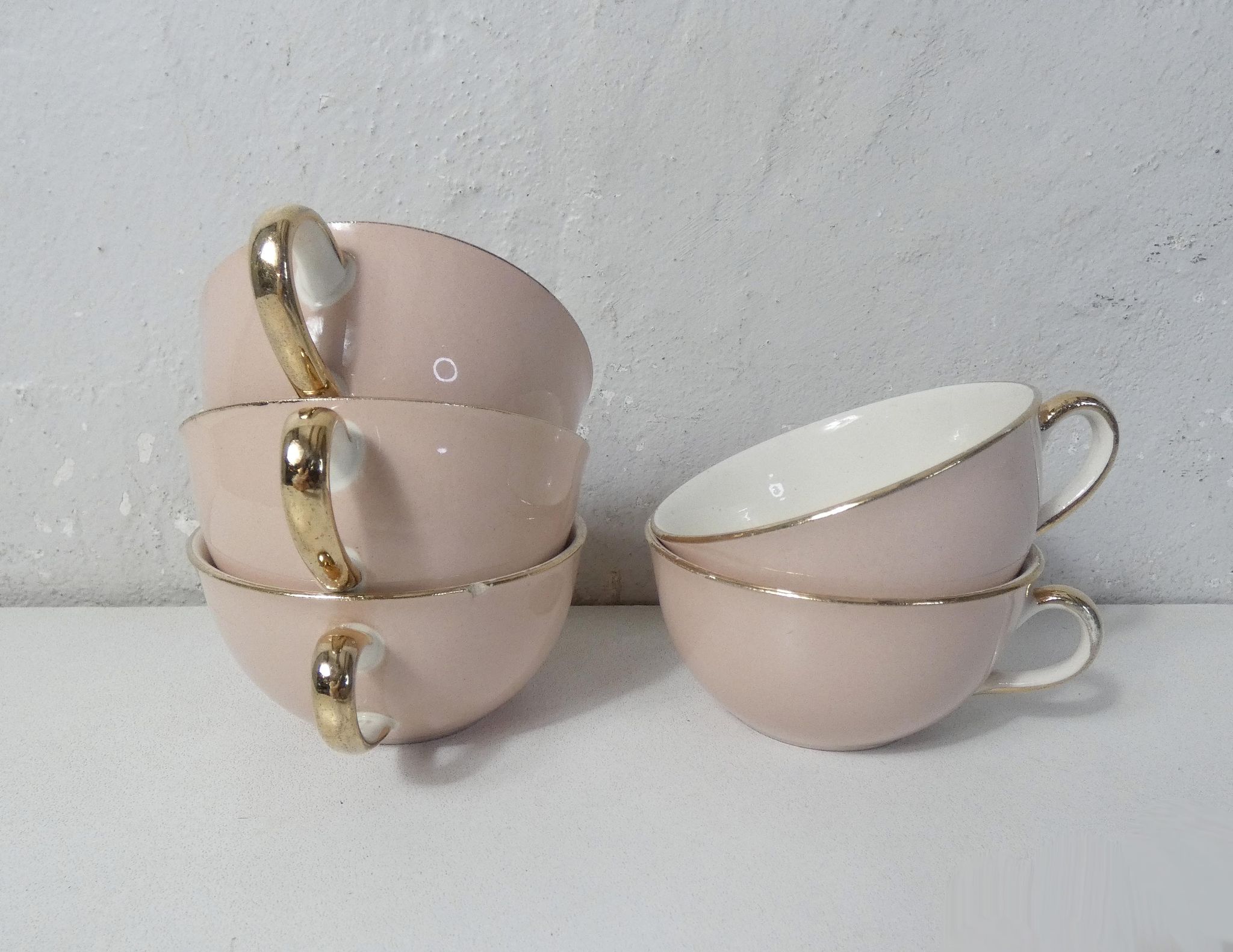 5 tasses Villeroy & Boch rose et or par Lucien Engel