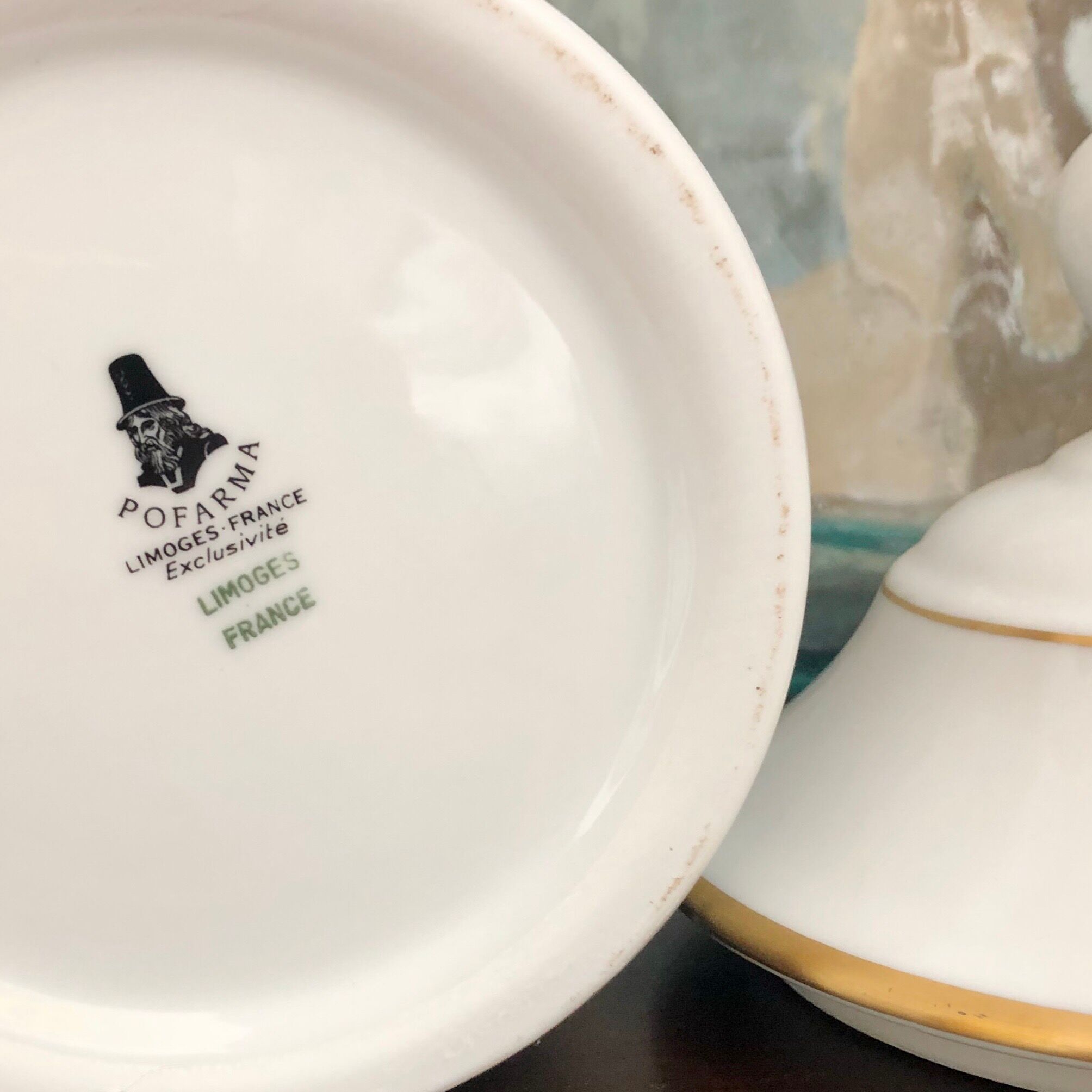 Pot a porcelain pharmacy