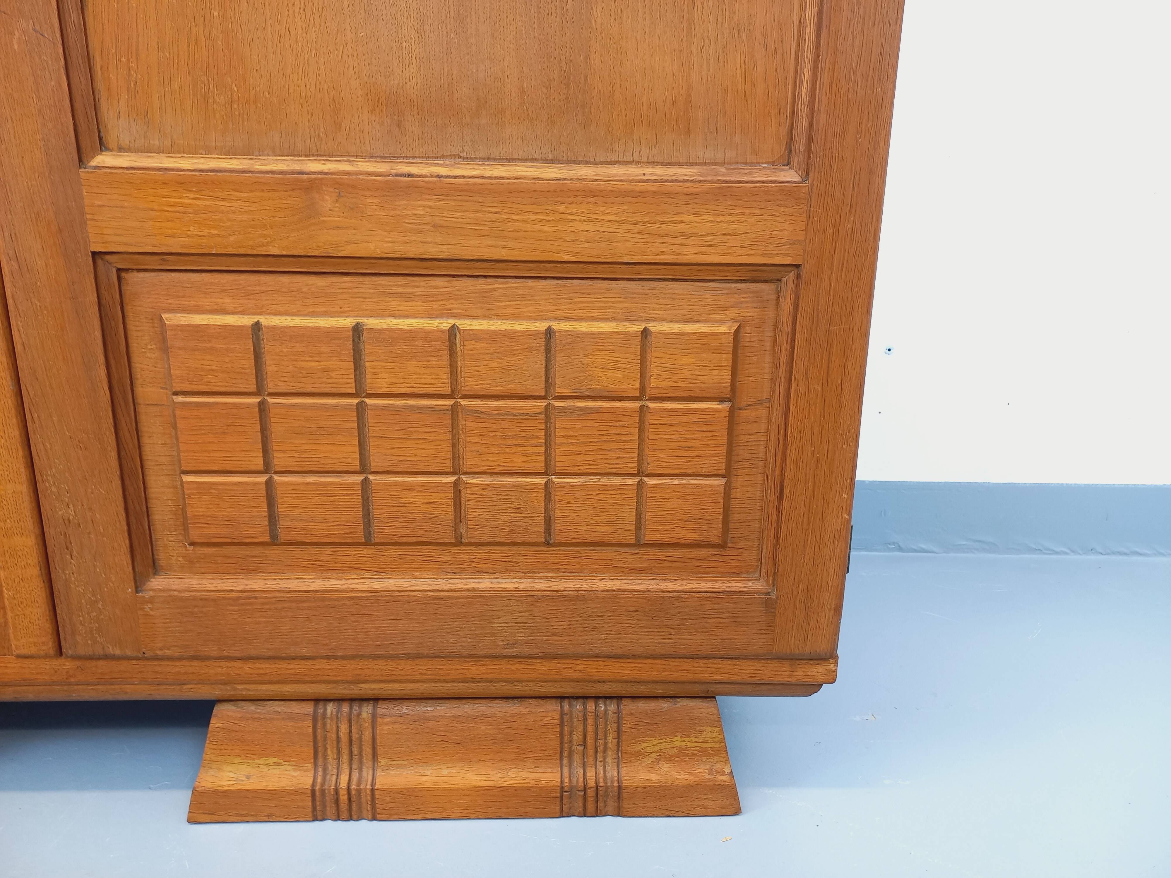 Vintage Art Deco wardrobe made of solid oak from the 1950s.
