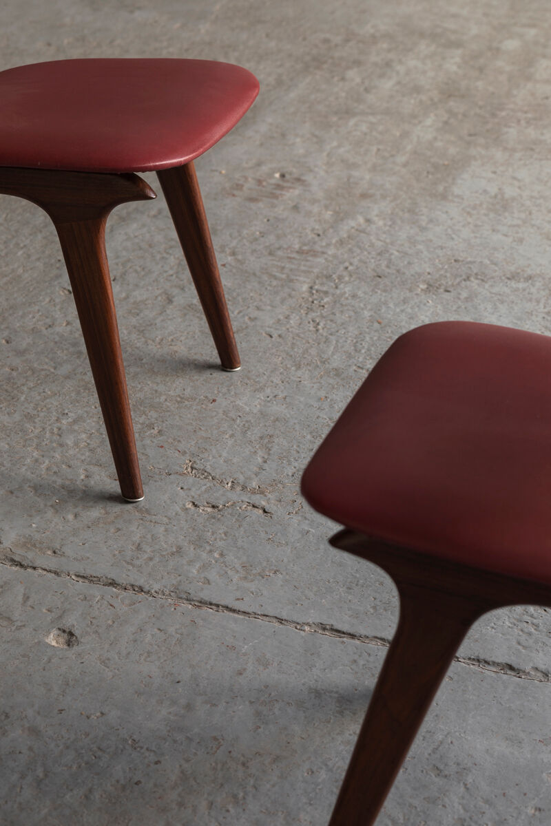 Set of 4 dining chairs in teak and burgundy by Louis van Teeffelen, The Netherlands, 1960’s