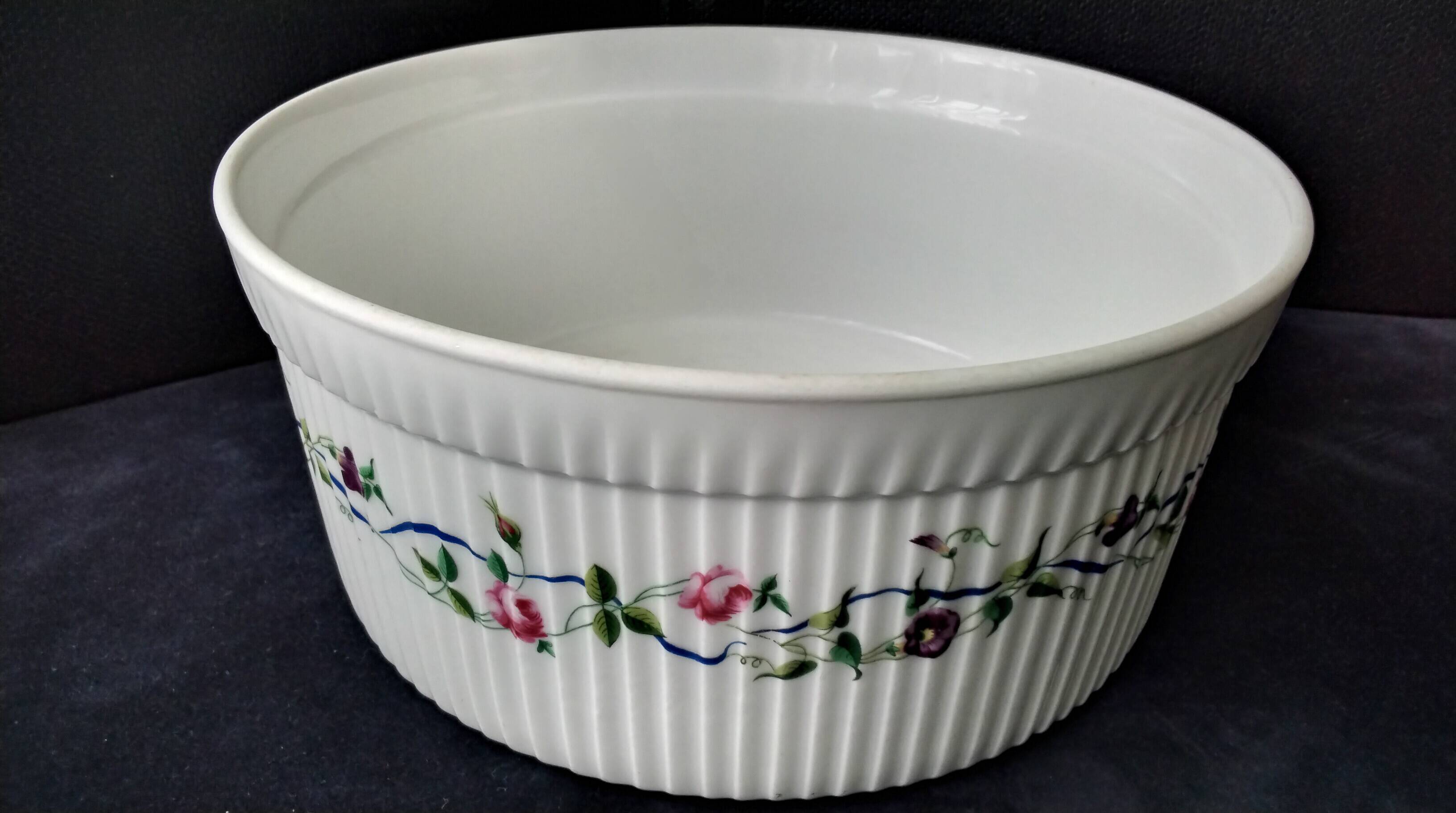 Large soufflé dish in Paris porcelain