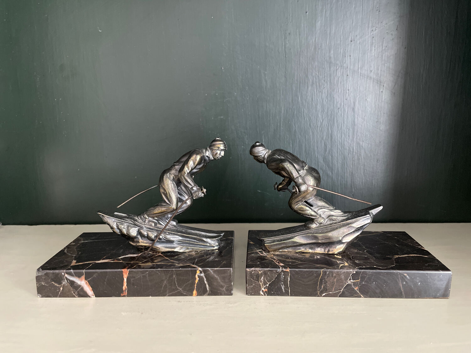 Greenhouse books Art Deco skiers