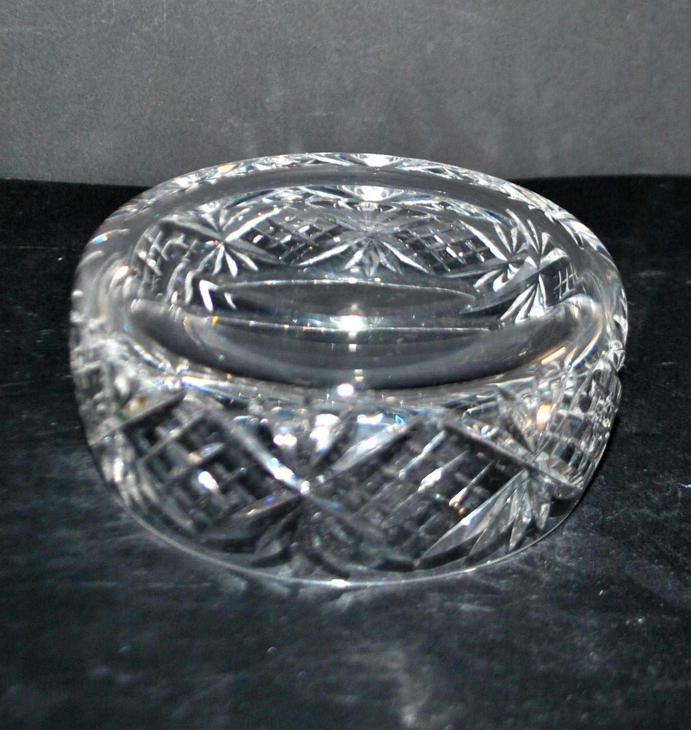 Saint-Louis bowl with whipped cream in cut crystal, signed.