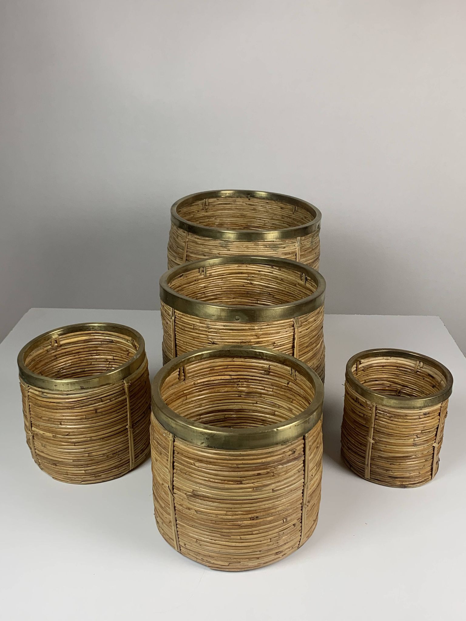 Set of 5 rattan pencil reed and brass plant holder baskets, Italy 1970s