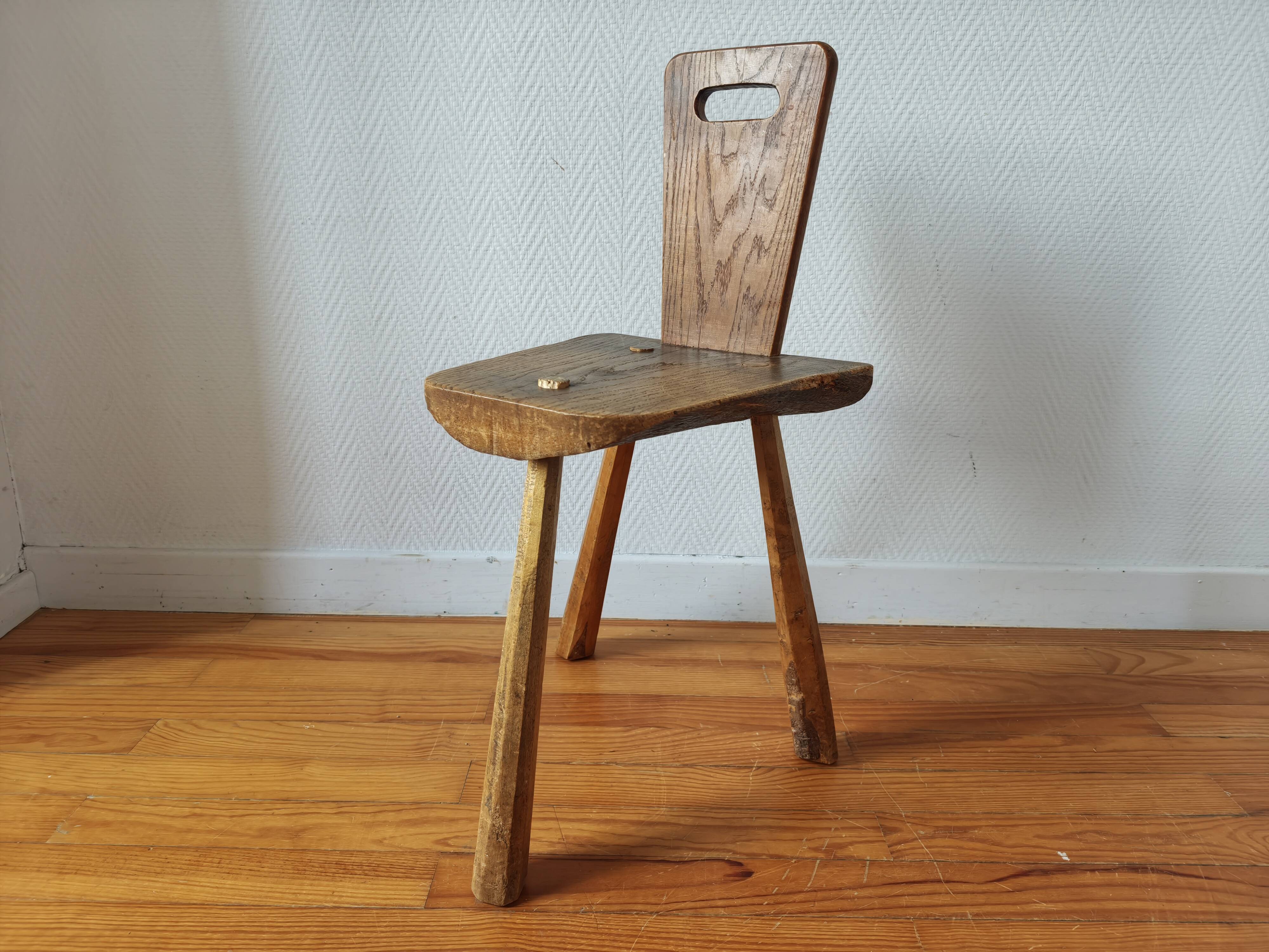 Tripod chair in solid wood – Handcrafted – Brutalist spirit