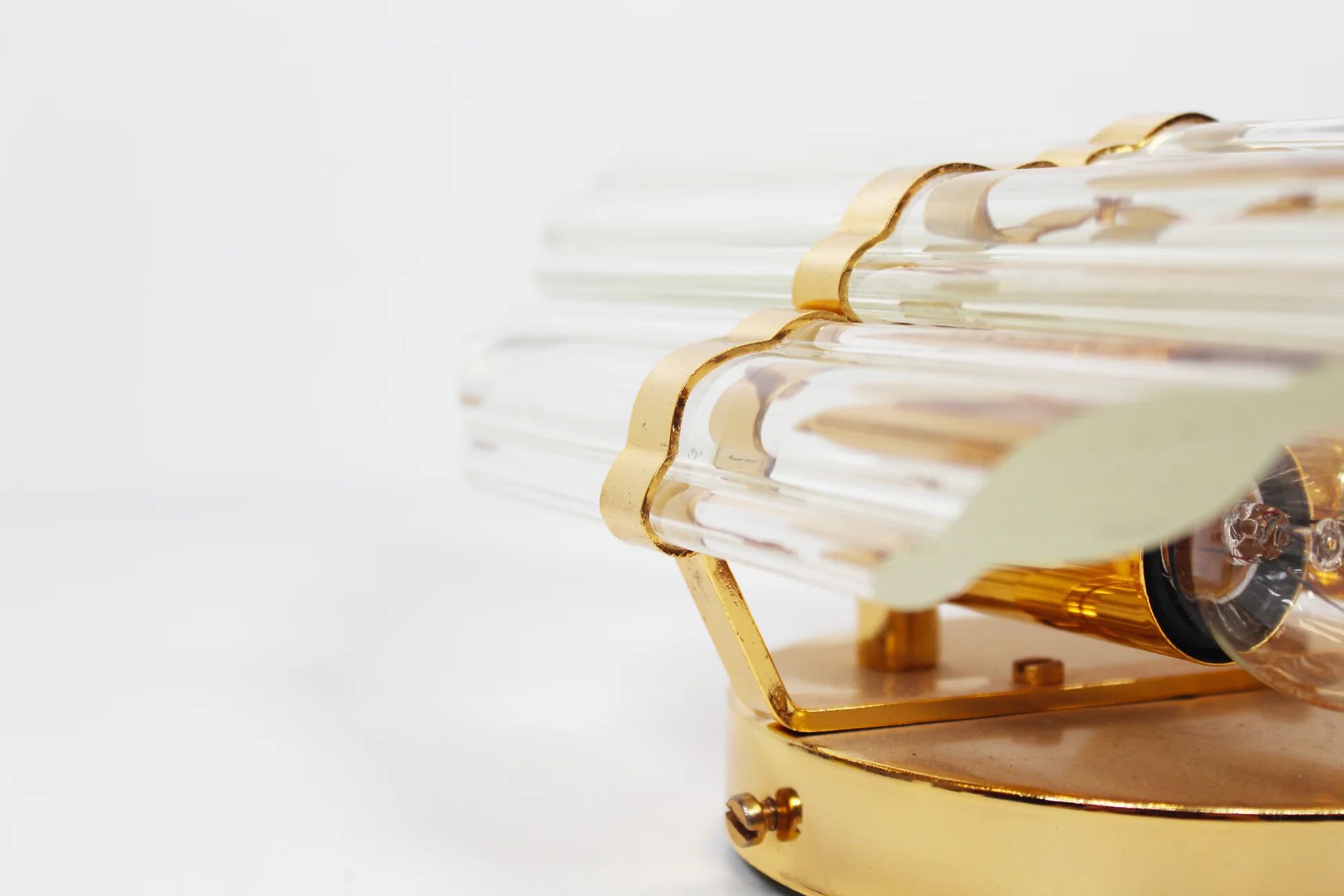 1980s wall lamp in gilded brass and crystal glass by Novaresi Milano