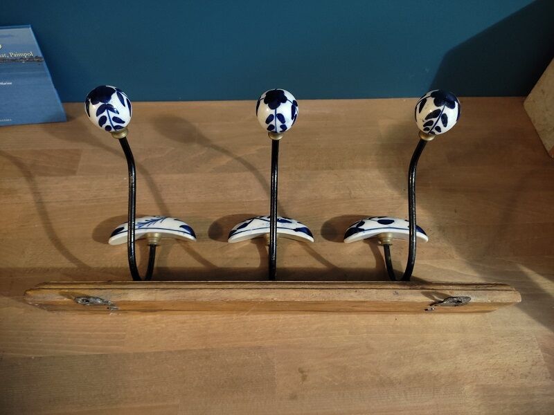 Coat rack patinated wood 3 hooks metal porcelain deco