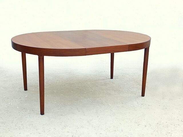 Harry Ostergaard for Randers Mobelfabrik round Danish extendable teak table 1960
