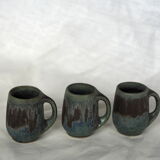 Lot de 3 mugs miniature en grès gris-vert - Denbac - début XXème