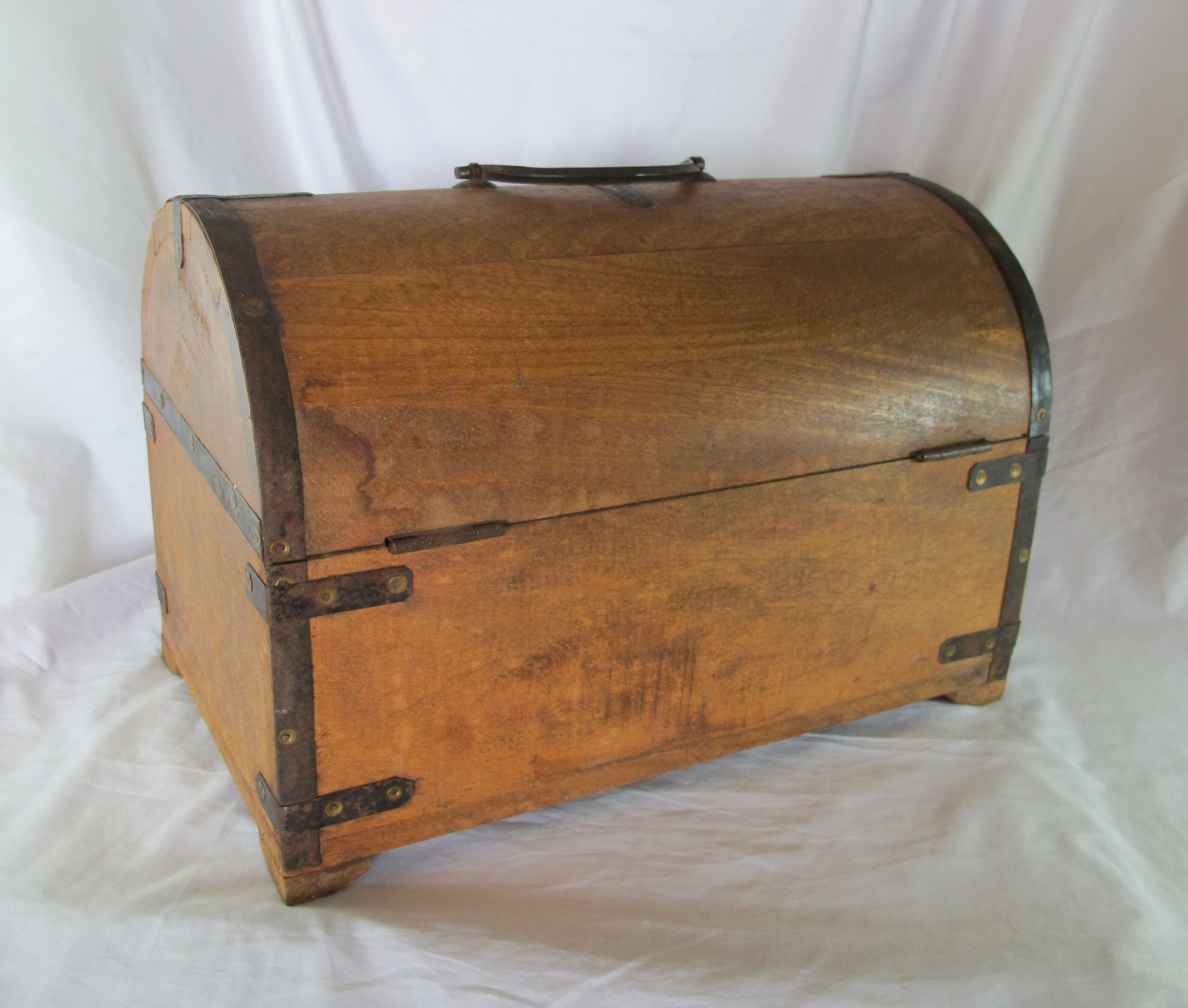 Wooden bottle holder box