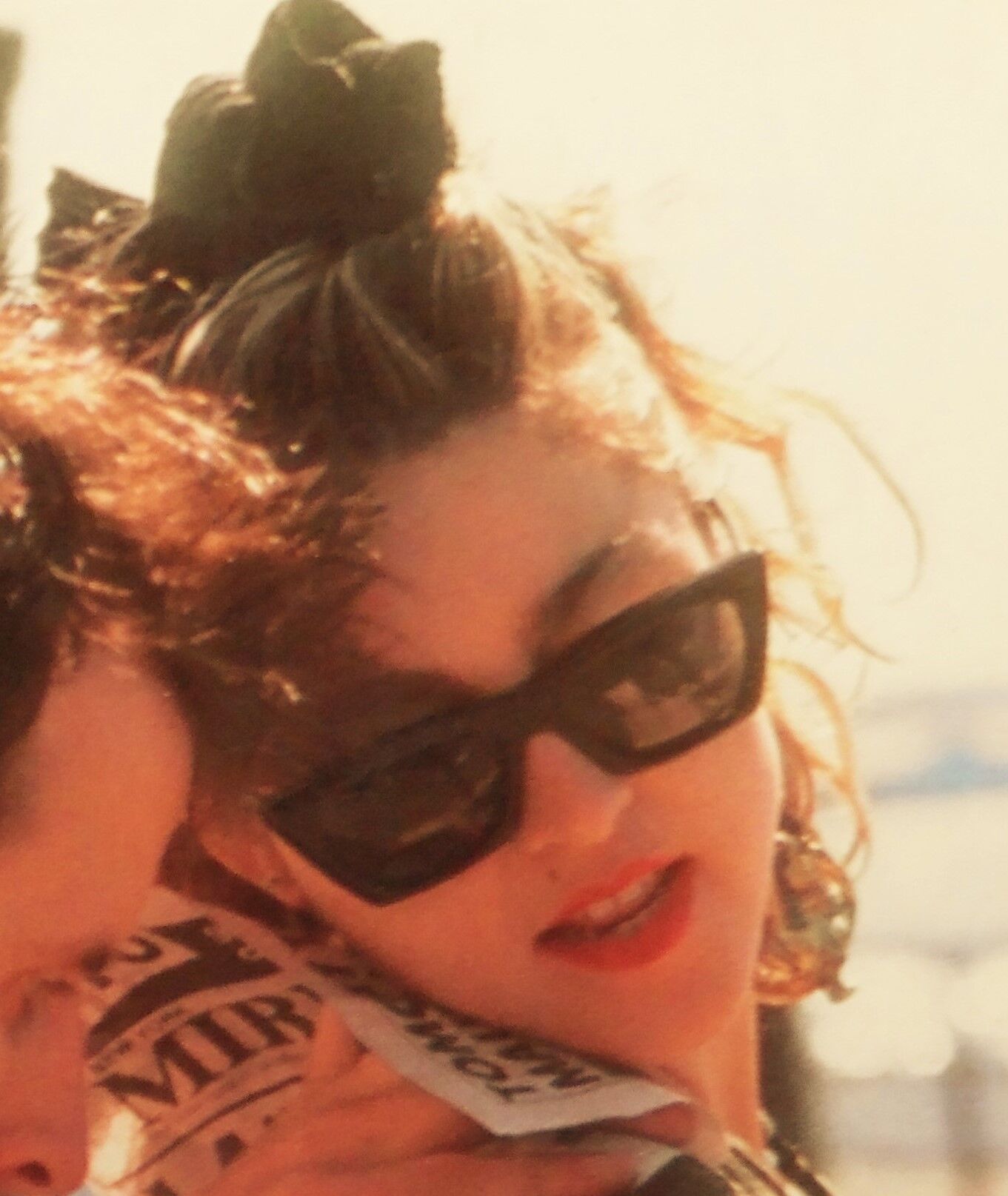 Film-operating poster of "Madonna"