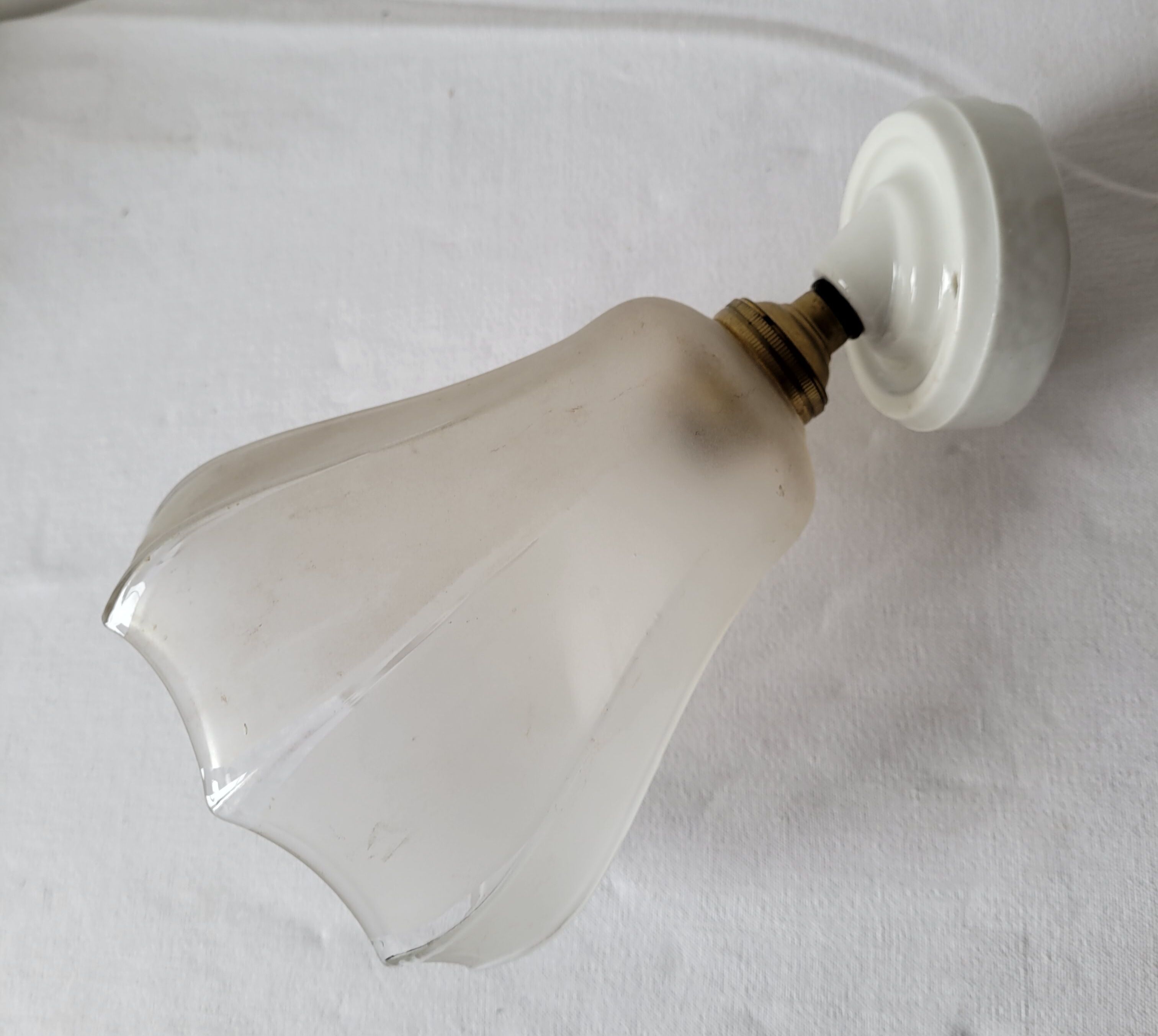 Art Deco wall lamp in porcelain and glass