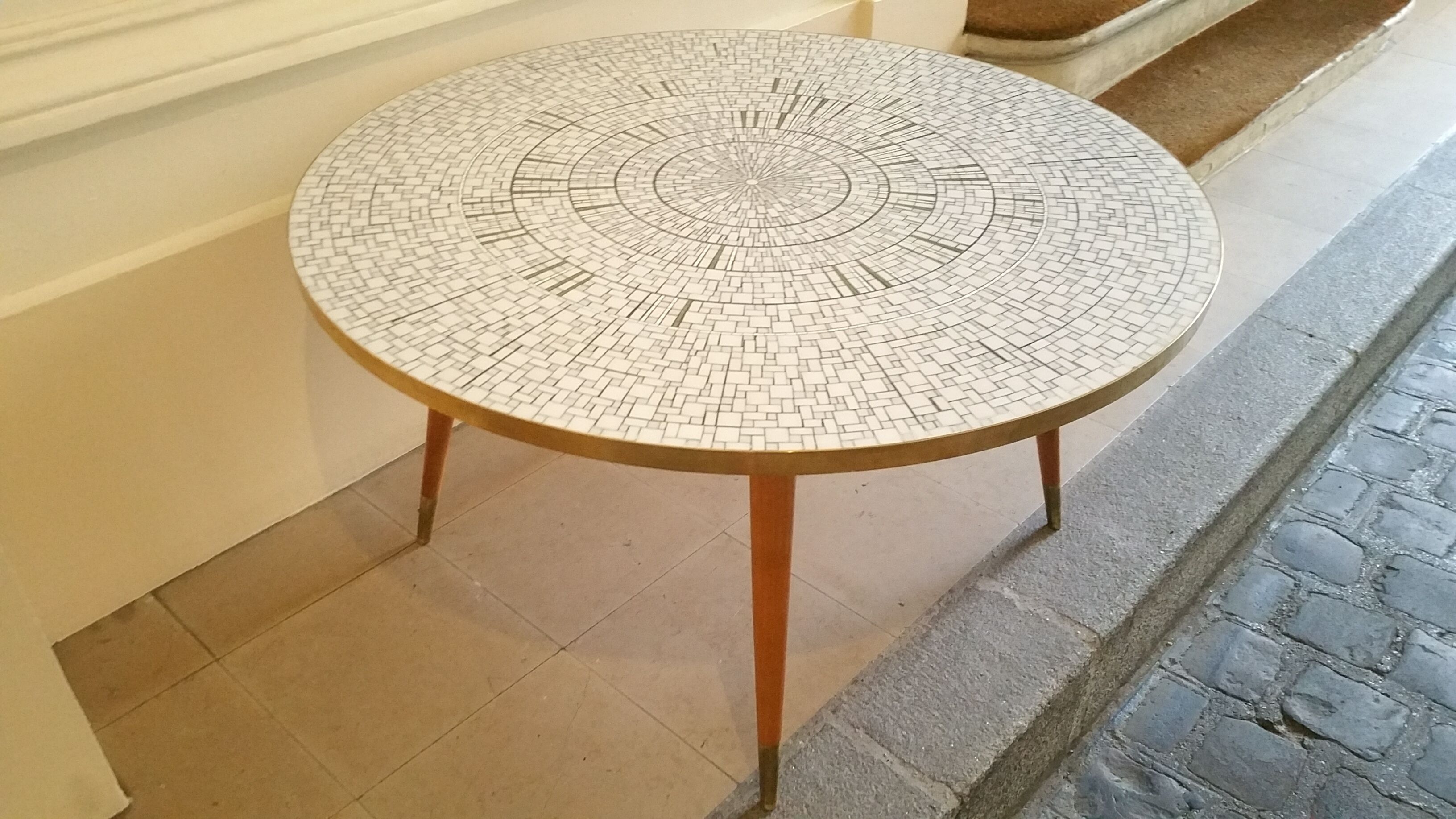 Table basse scandinave des années 50/60 mosaïque laiton