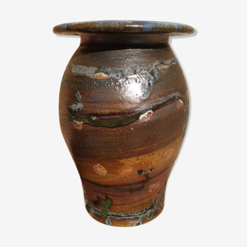 Sandstone vase with richard Dewar salt