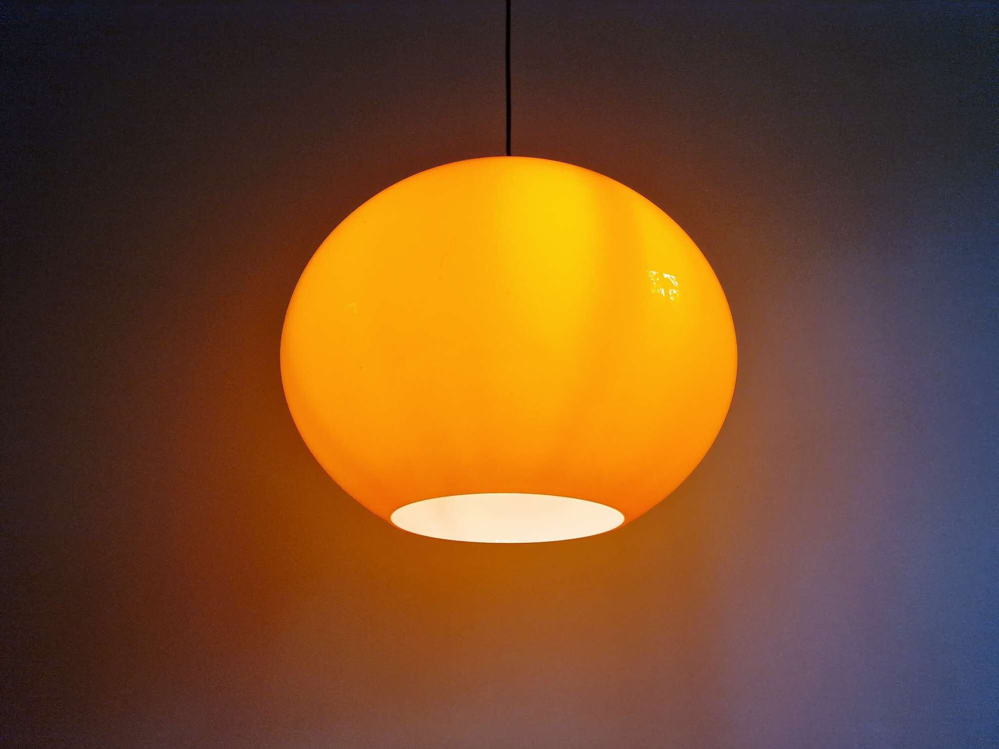 XXL onion pendant light in orange opaline, design Alessandro Pianon, Vistosi, 1960