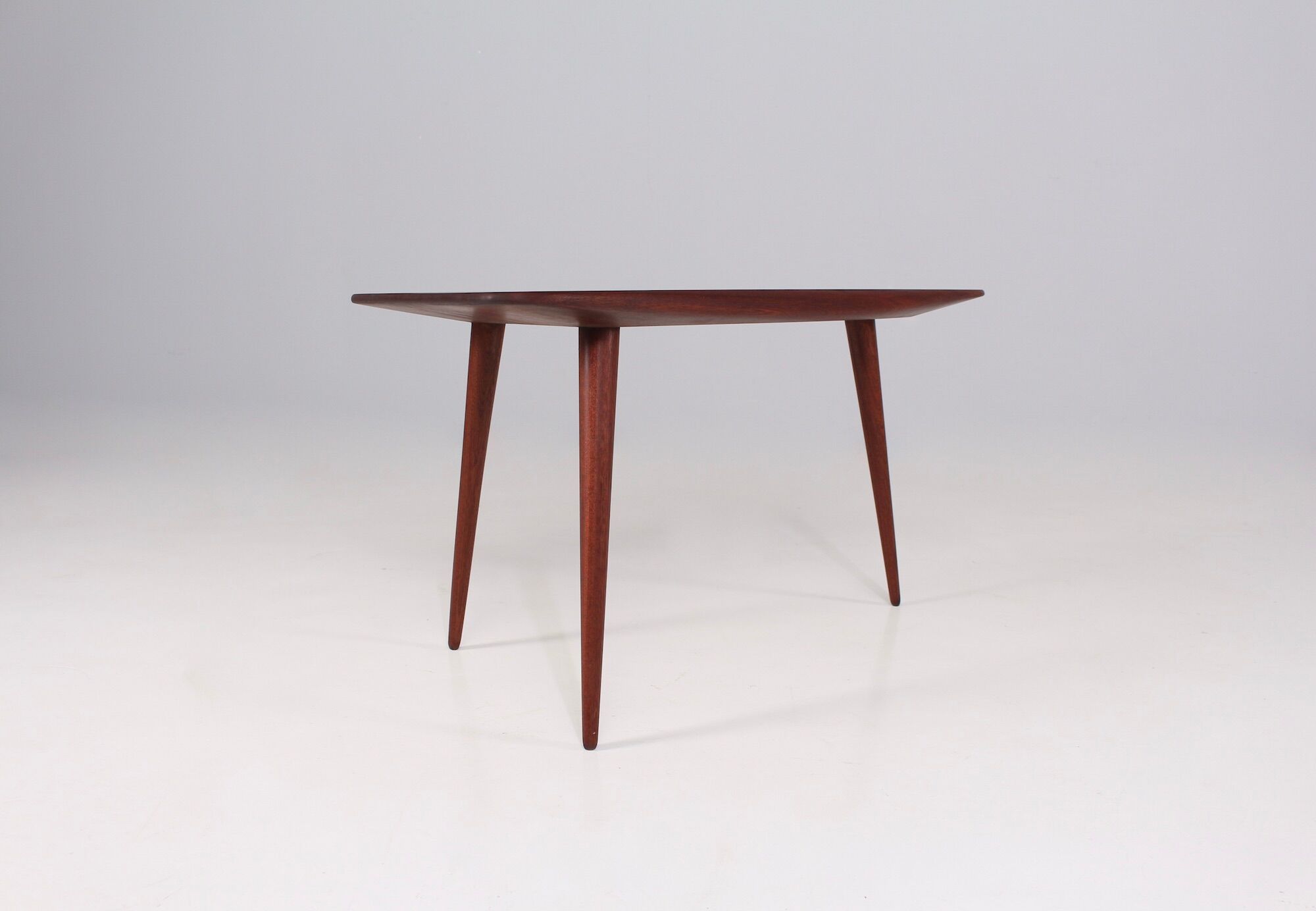 “Model 44” tripod coffee table Pierre Cruège