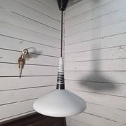 Suspension scandinave en opaline des années 60
