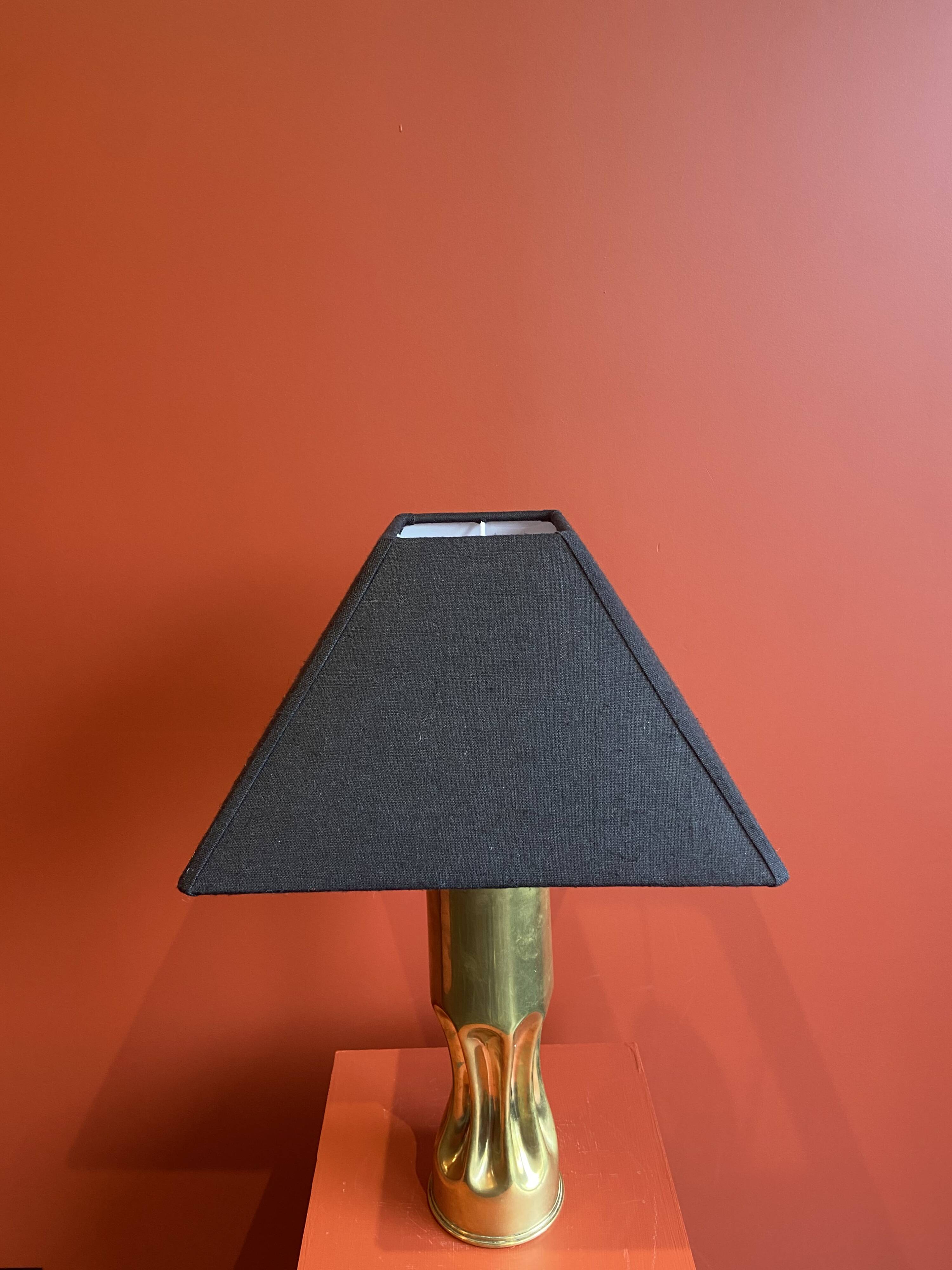 Brass shell socket lamp from the 1st WW, black pyramidal lampshade in Carlucci linen.