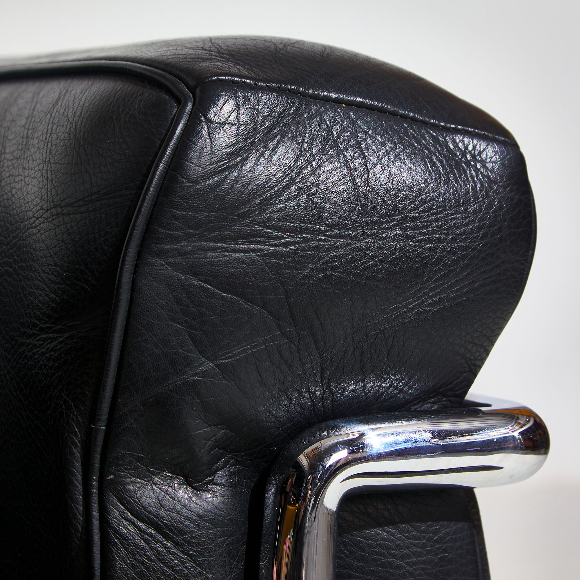 Fauteuil en cuir LC3 de Le Corbusier pour Cassina