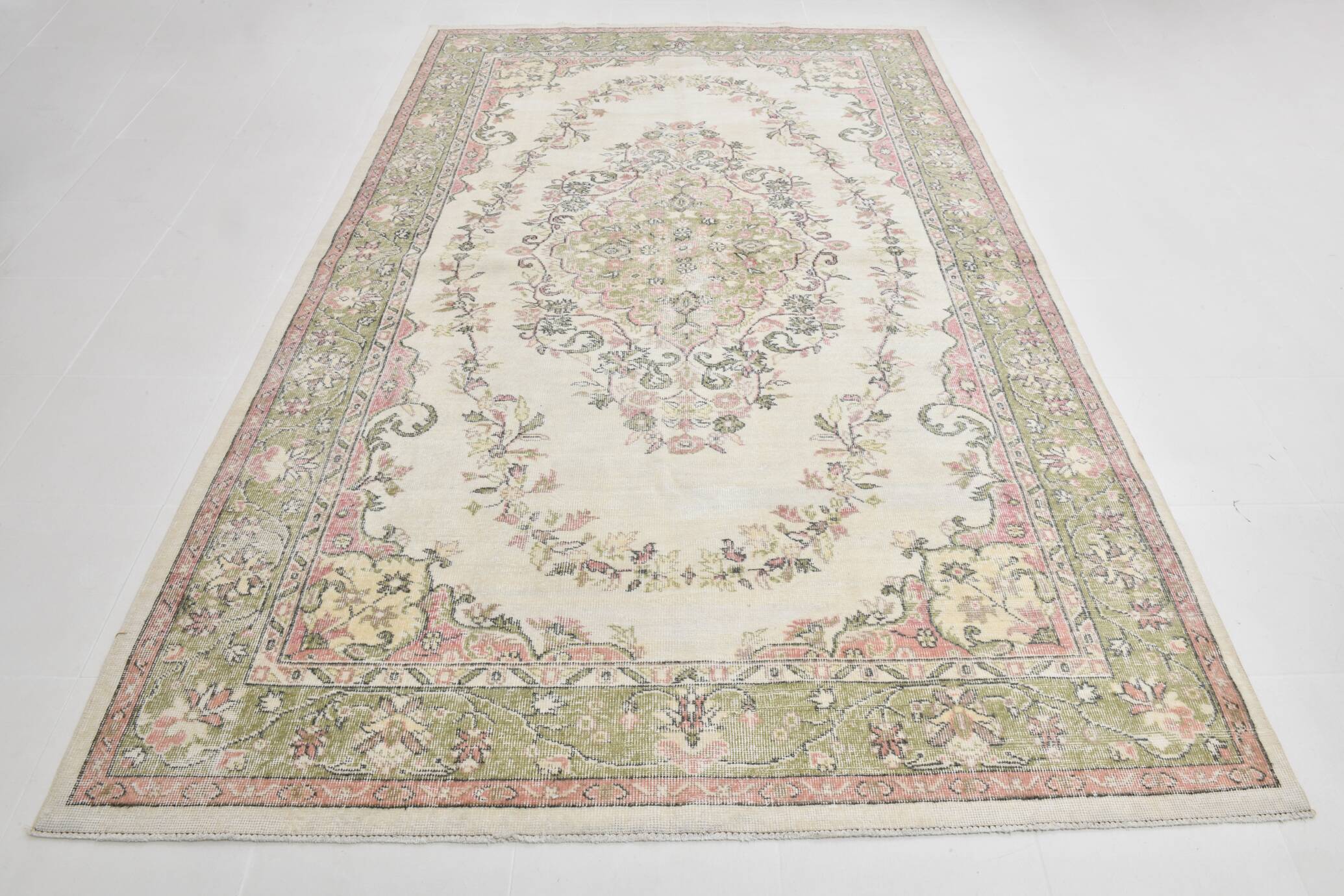 Light Green & Beige Floral Persian Rug, 204x320Cm