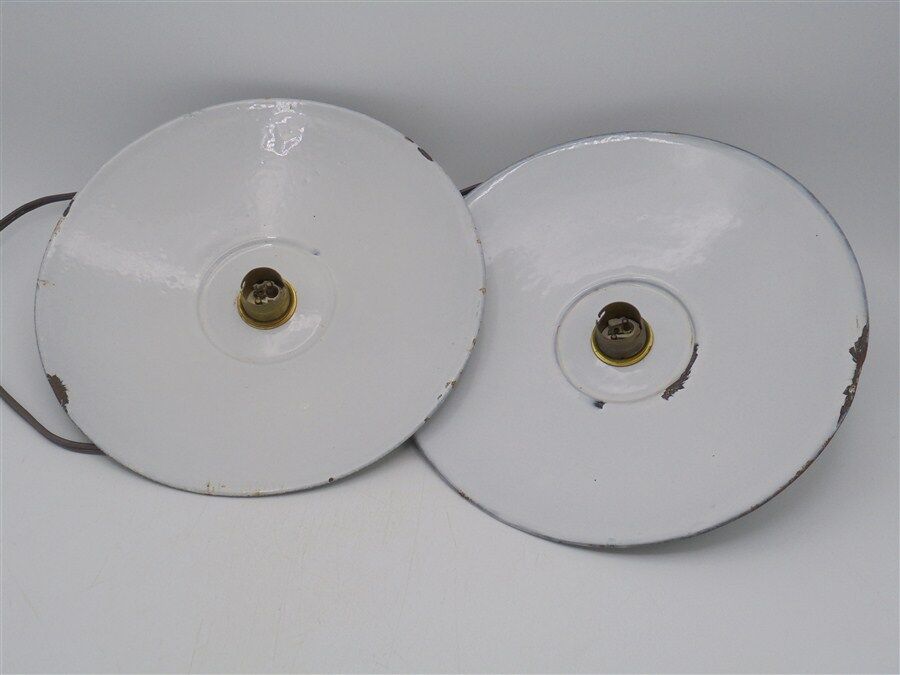 Duo of wall lamps in enamelled plate