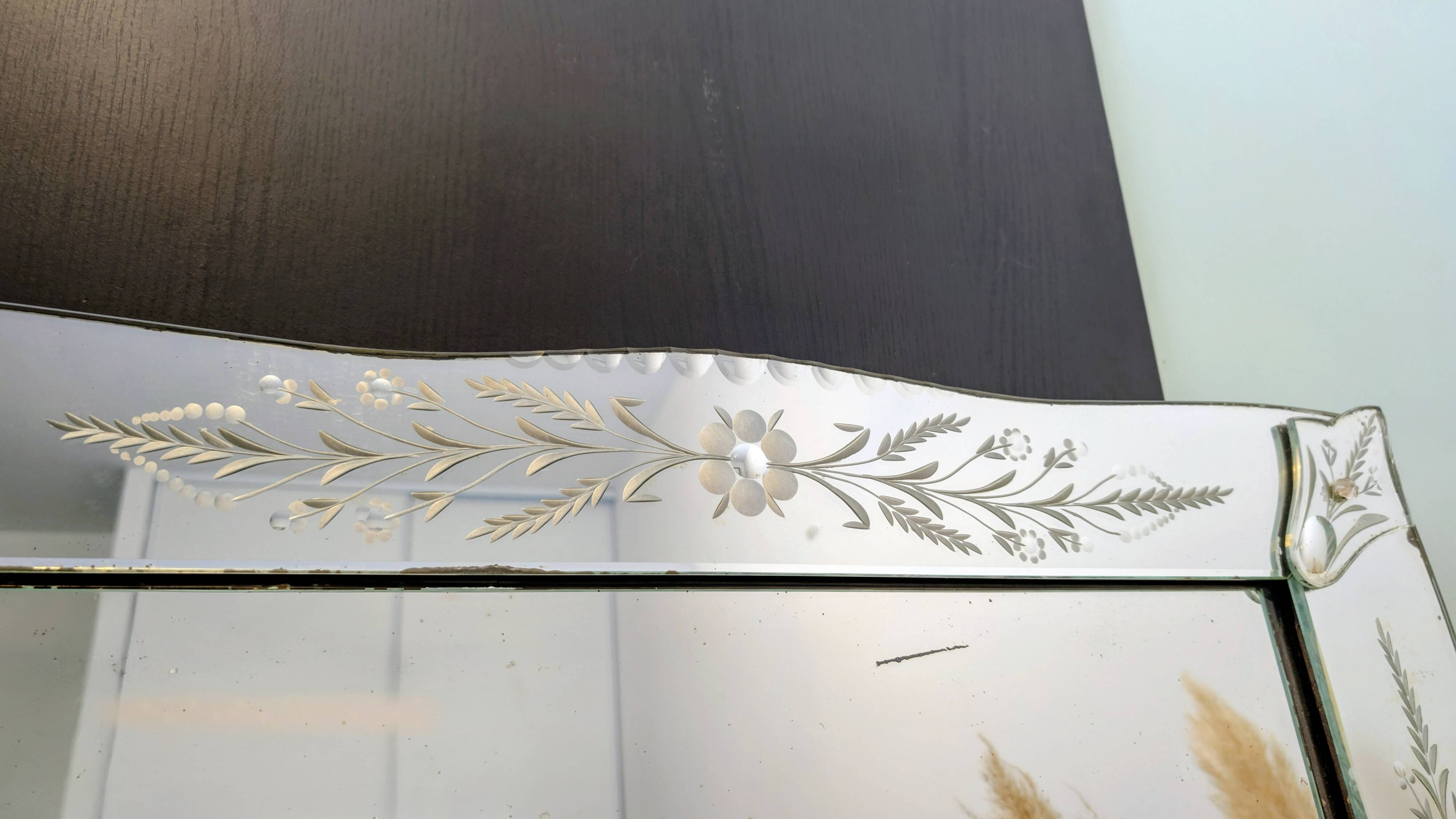 Large antique Venetian mirror – Murano flowers and engravings – 123 x 75 cm