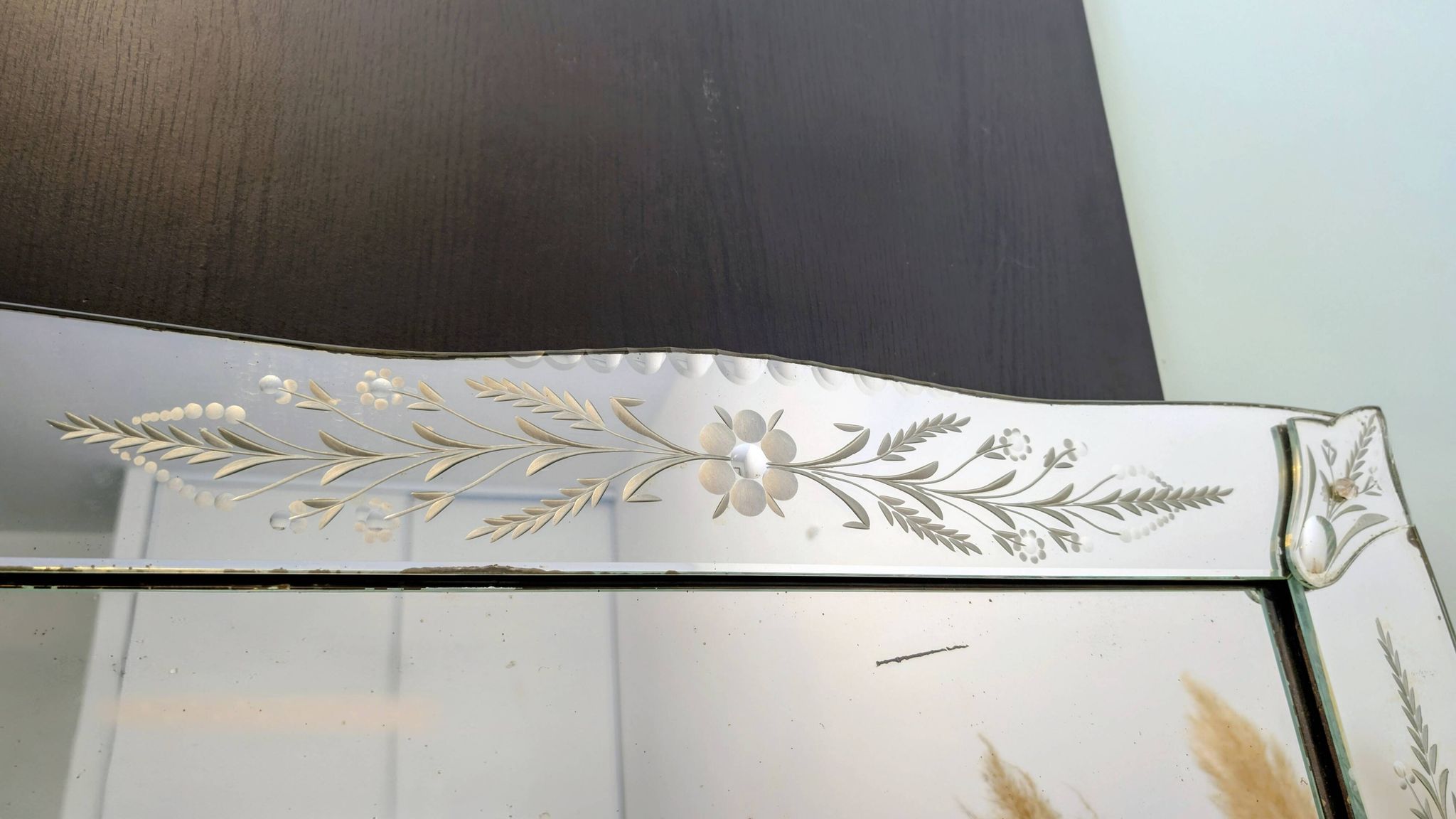 Large antique Venetian mirror – Murano flowers and engravings – 123 x 75 cm