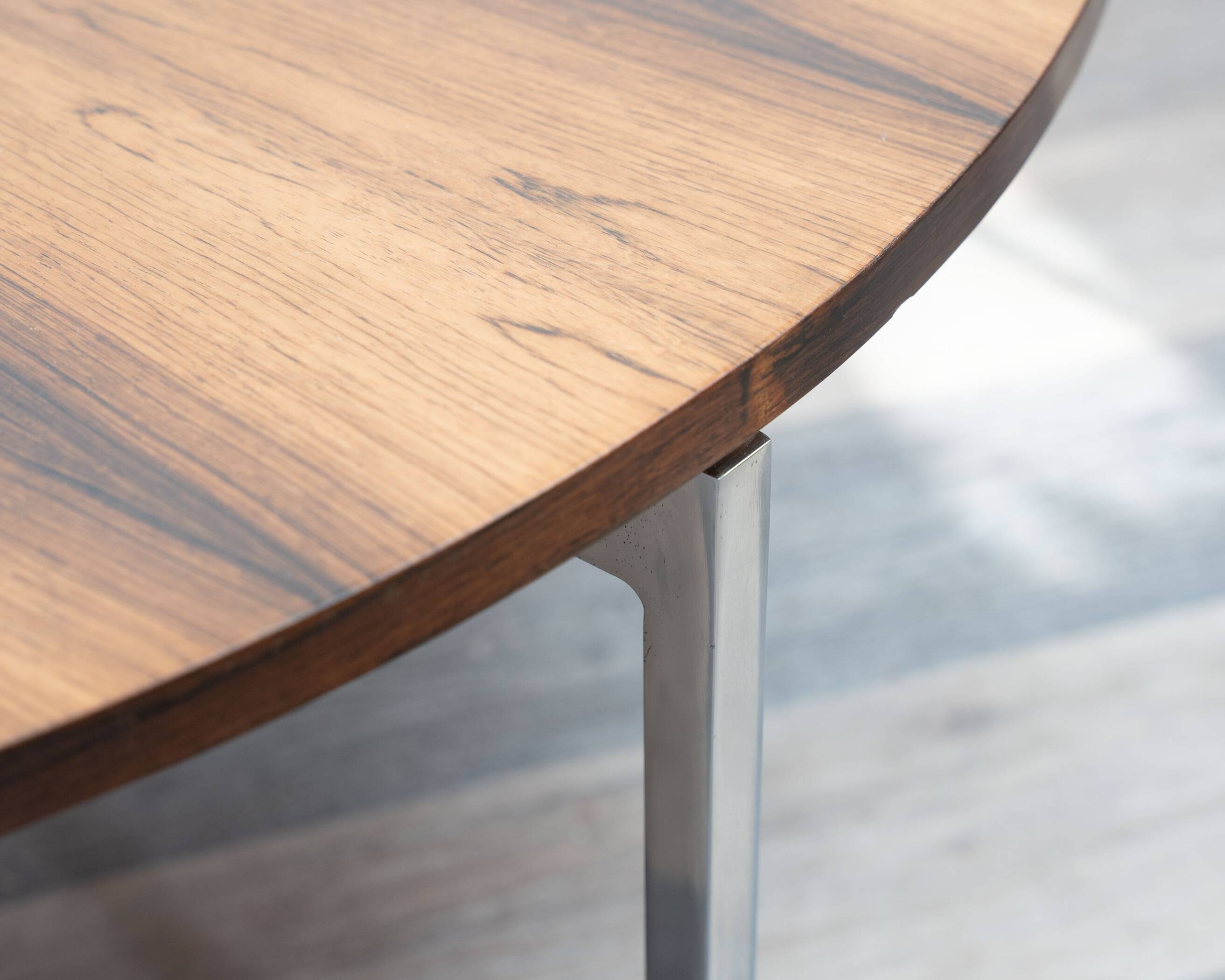 1970s round coffee table, with a remarkably beautiful grain.