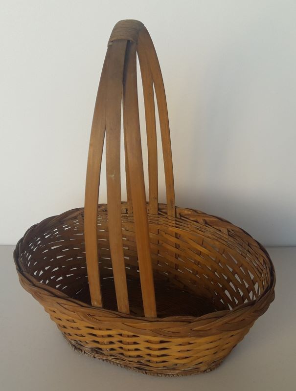 Triple handhelz wicker basket
