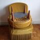 Fauteuil crapaud et pouf velours jaune