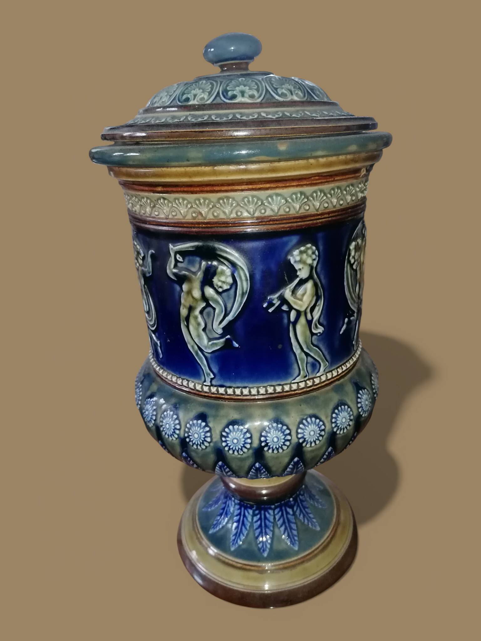 Ceramic water fountain barbotine - Royal Doulton Lamberth - Putti