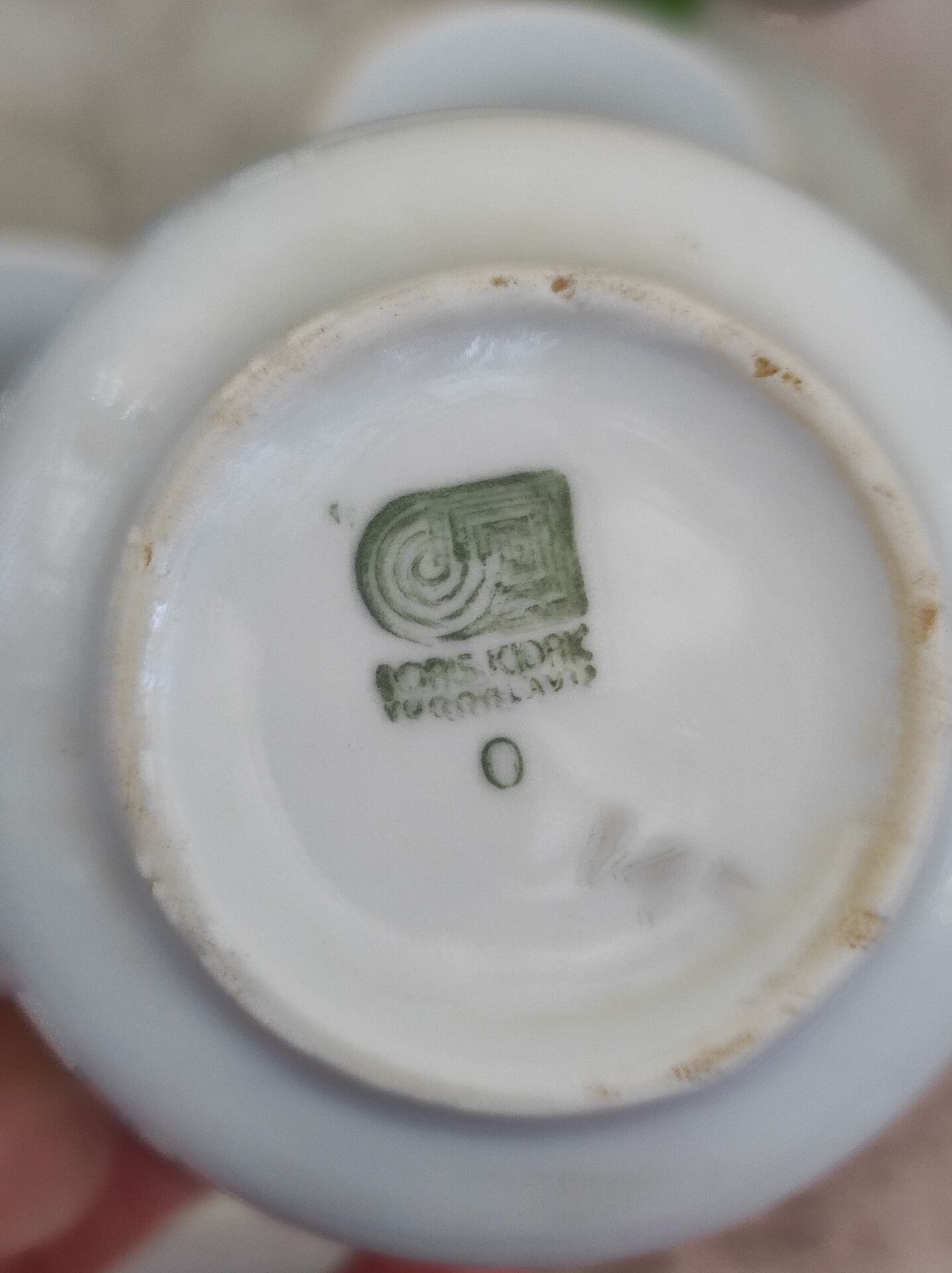Coffee cup with floral design in porcelain