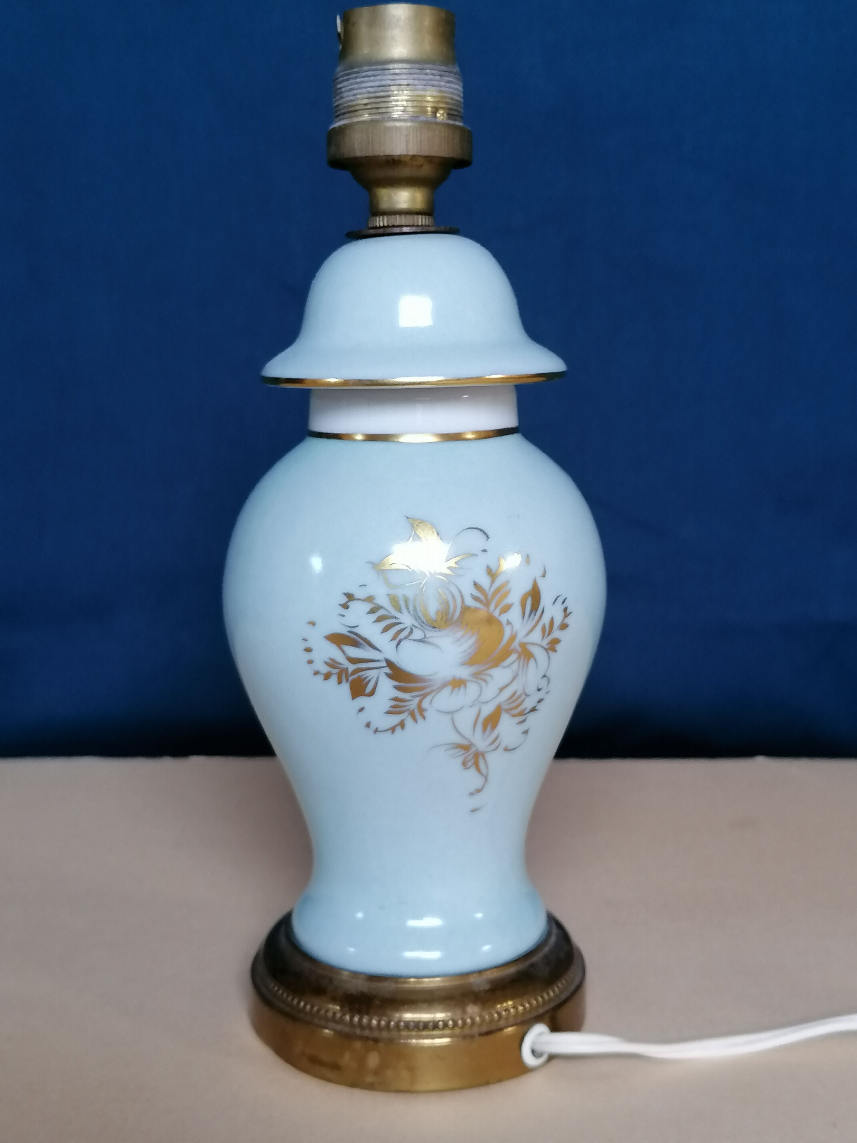 Porcelain table lamp year 40