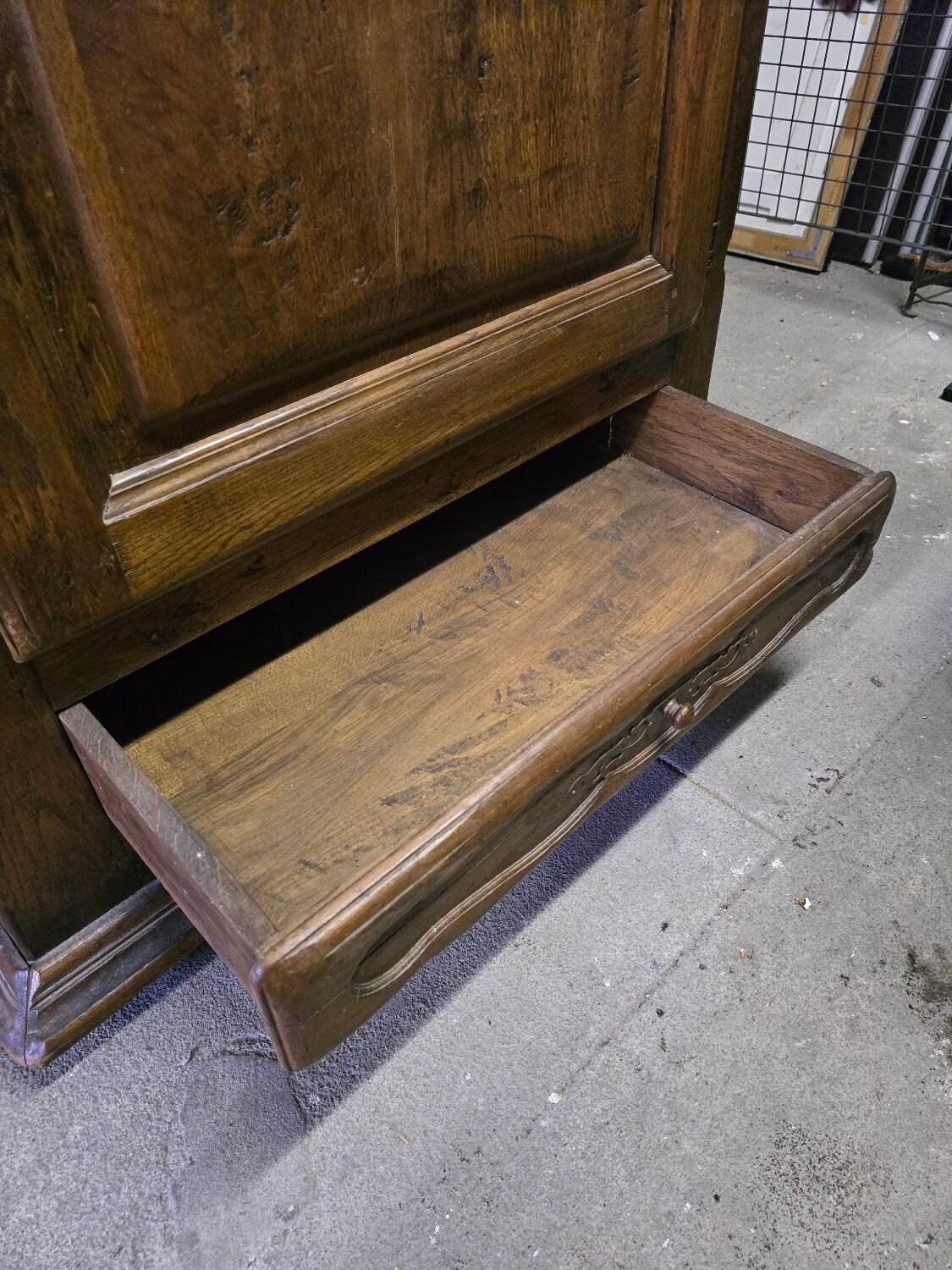 Antique oak bonnetière – 19th century