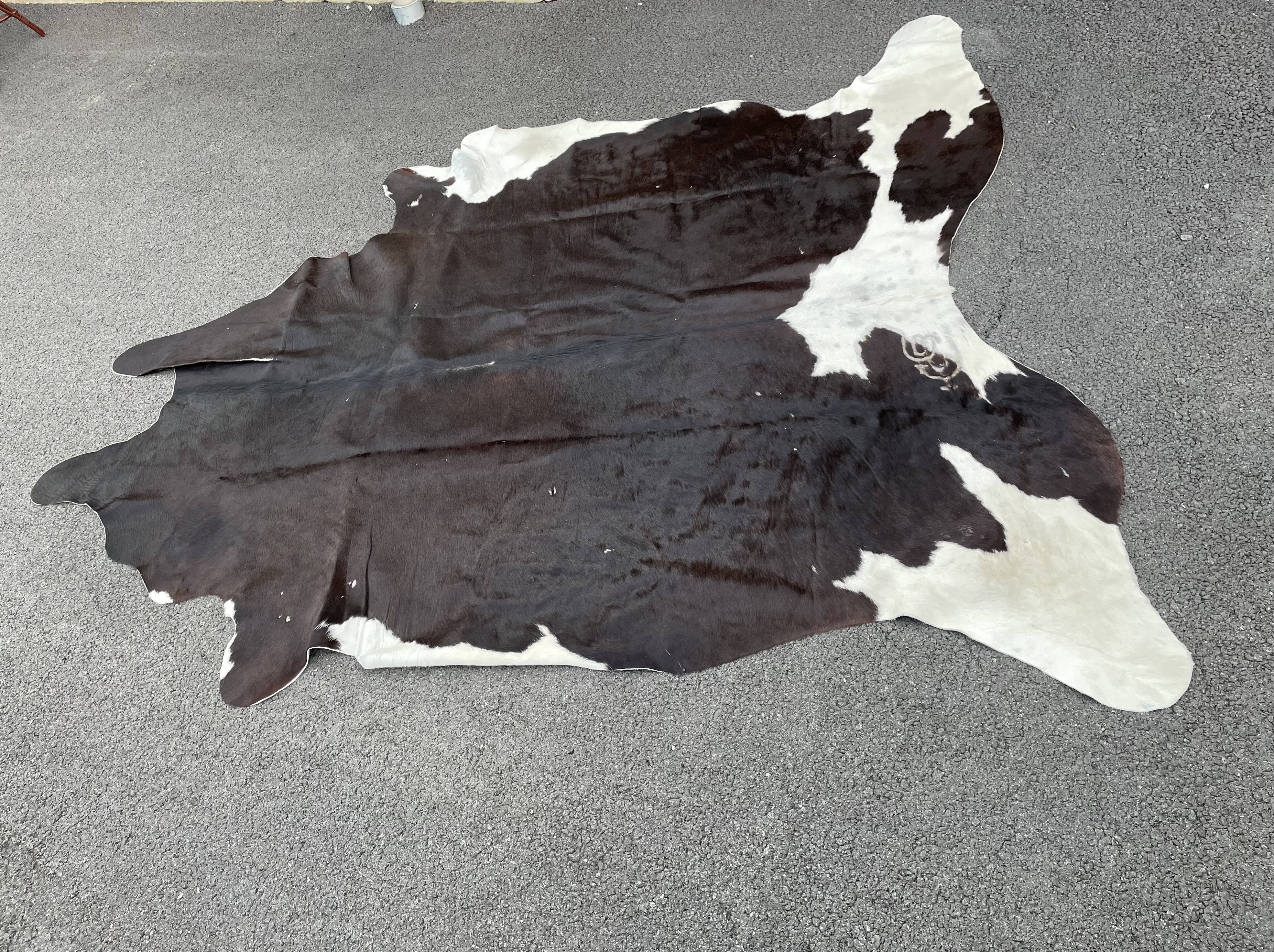 Cowhide mat 210x250cm